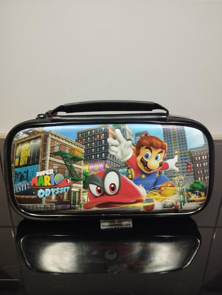 Nintendo Switch Mario Odyssey Draagtas + 2 Gamehouders, Ophalen of Verzenden, Zo goed als nieuw, Switch Original