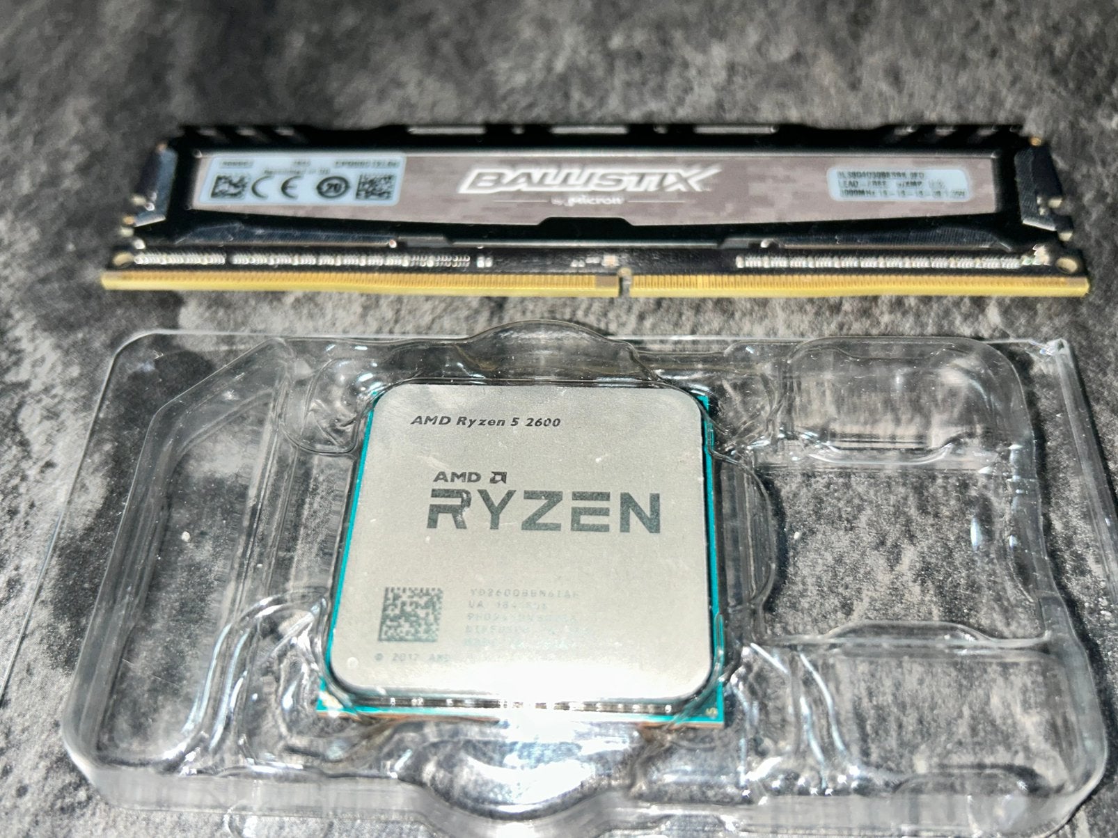 Ryzen 5 2600 + 8GB DDR4 3000MHz RAM – AM4 bundel, Computers en Software, Processors, Ophalen, Gebruikt, 6-core, 3 tot 4 Ghz
