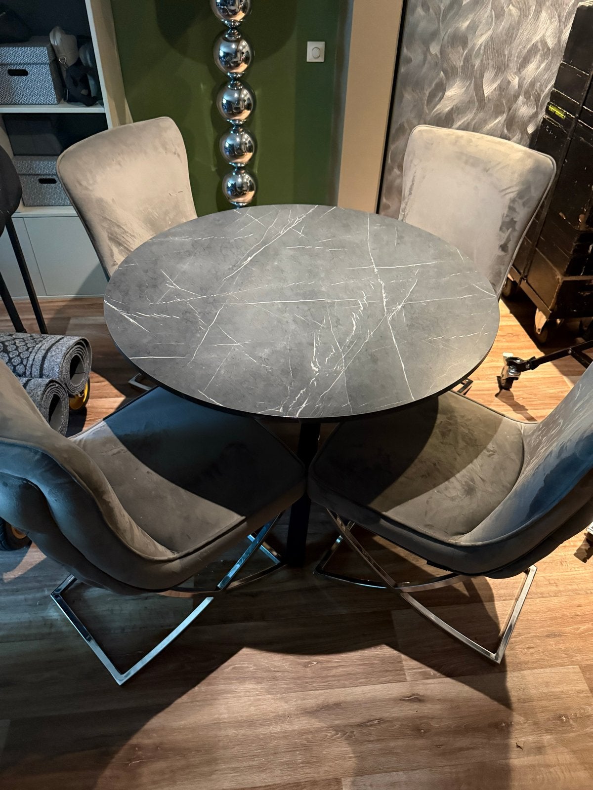 Eettafel marmerlook met 4 velours stoelen (Eric Kuster stijl, Ophalen, Overige materialen, Gebruikt, 100 tot 150 cm