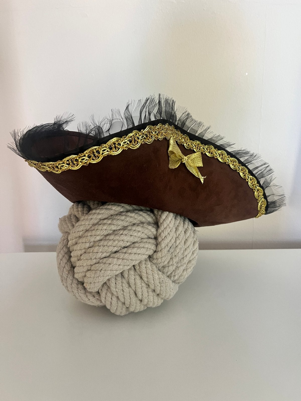 Dames Piratenhoed - Bruin met Gouden Details en Tule, Ophalen, Nieuw, One size fits all, Hoed