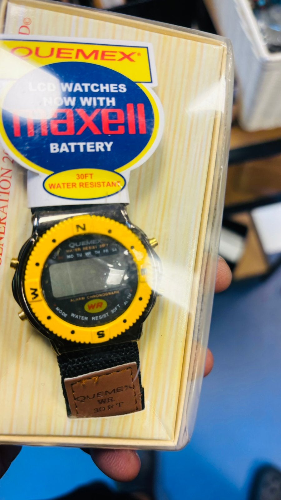 quemex wretro digital watch, Sieraden, Tassen en Uiterlijk, Ophalen of Verzenden, Zo goed als nieuw, Jongen of Meisje