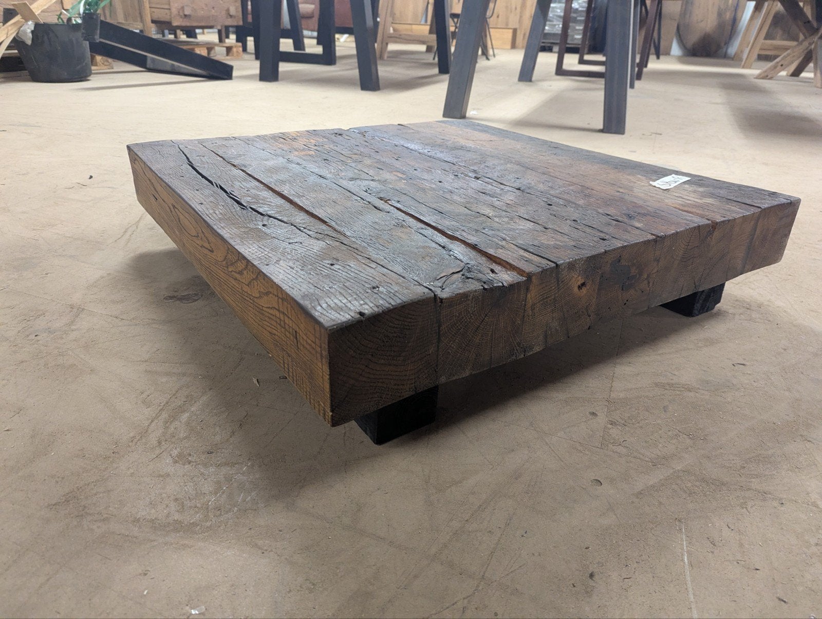 Robuuste salontafel van oud eikenhout, Huis en Inrichting, Tafels | Salontafels, Gebruikt, Minder dan 50 cm, 50 tot 100 cm, 50 tot 100 cm