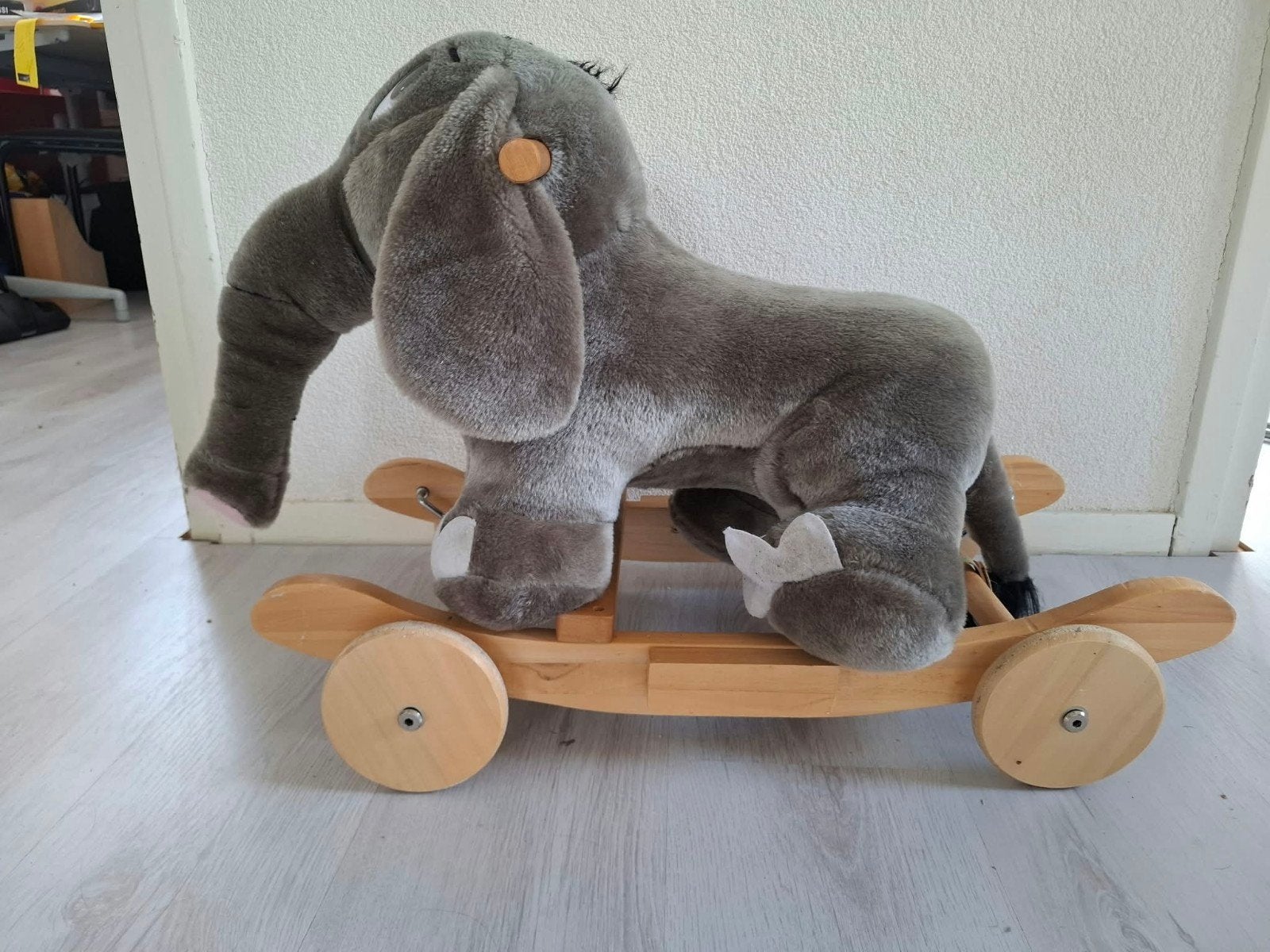 hobbel olifant met geluid, Ophalen, Zo goed als nieuw