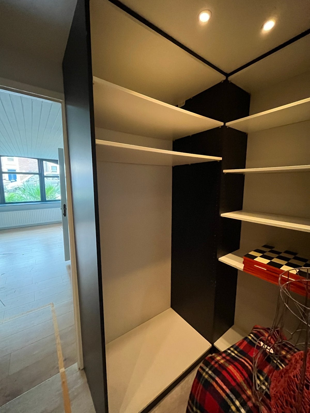Ruime inloopkast met planken, laden en hangruimte, Ophalen, Overige materialen, 200 cm of meer, 50 tot 100 cm
