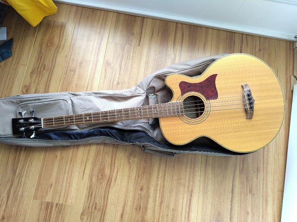 Tanglewood akoestische basgitaar