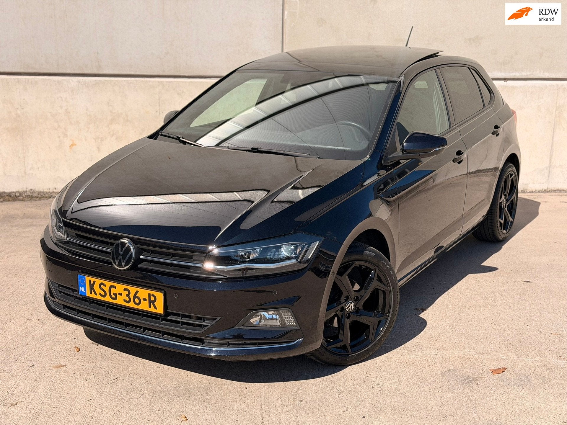 VW Polo 1.0 TSI Highline DSG BTW Pano 17' R-Line Virtual Cam, Gebruikt, 95 pk, 1096 kg, Leder en Stof