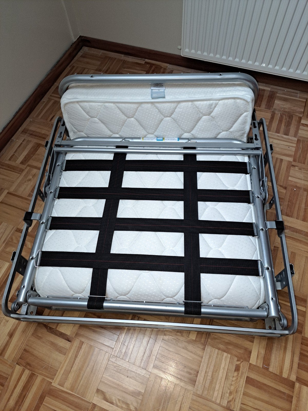 opklapbare bed van stevige constuctie nooit gebruikt  foto's, Ophalen, Nieuw, Eenpersoons