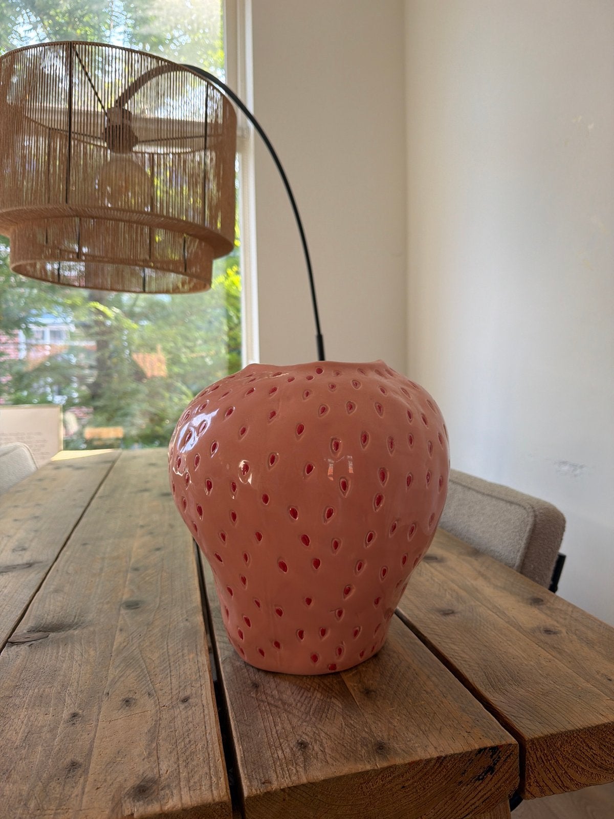 Aardbeien vaas roze keramiek, Ophalen, Met patroon/structuur, Zo goed als nieuw, Roze