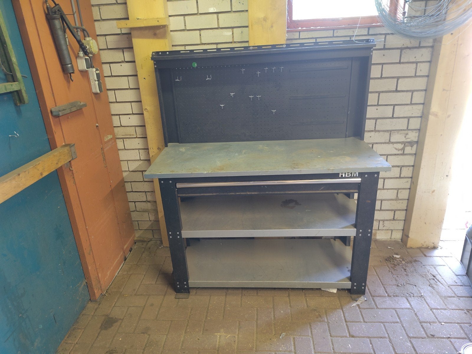 HBM metalen werkbank - 137 cm breed, 155 cm hoog, Ophalen