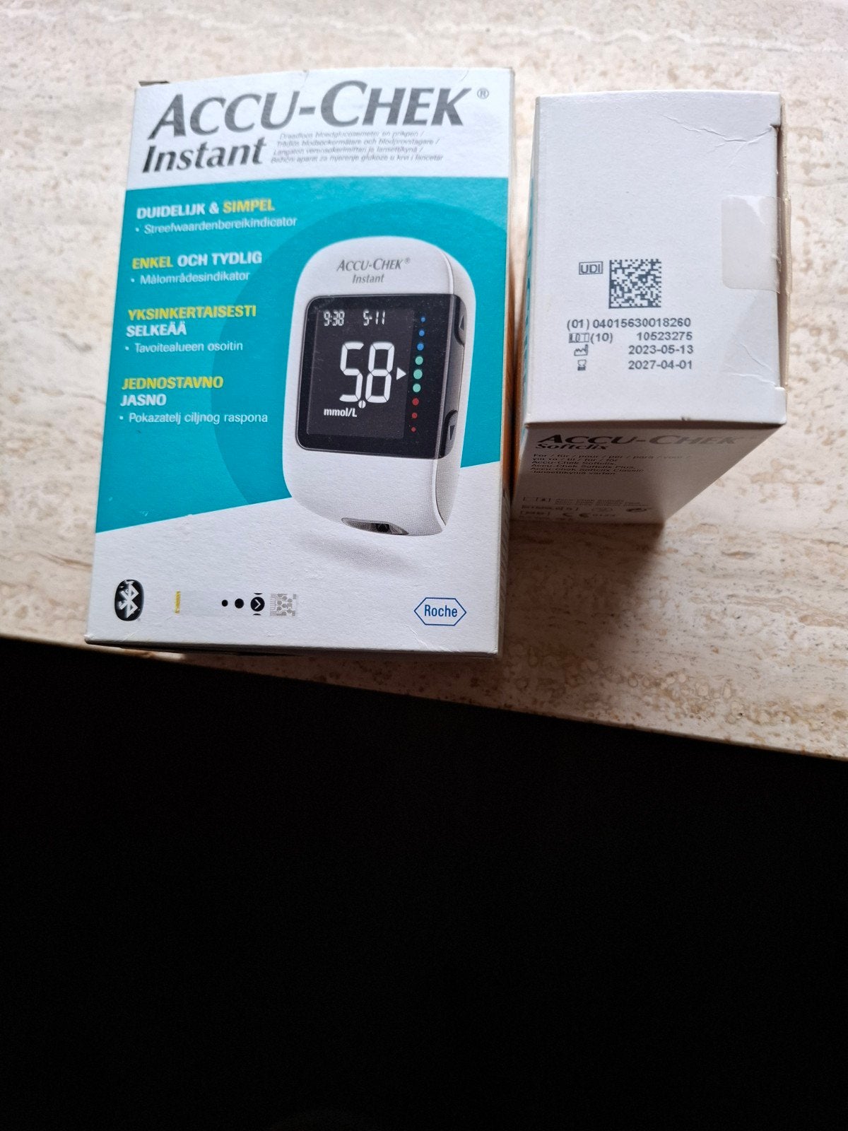 accu chek bloedglucose meter incl. opbergbox, Ophalen of Verzenden