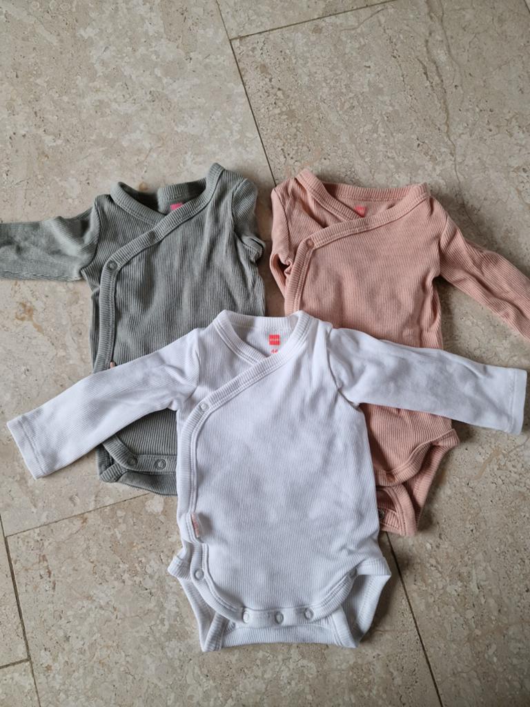 Drie meegroei overslag rompers maat 44 (prematuur), Nacht- of Onderkleding, Gebruikt, Jongetje of Meisje, Ophalen of Verzenden