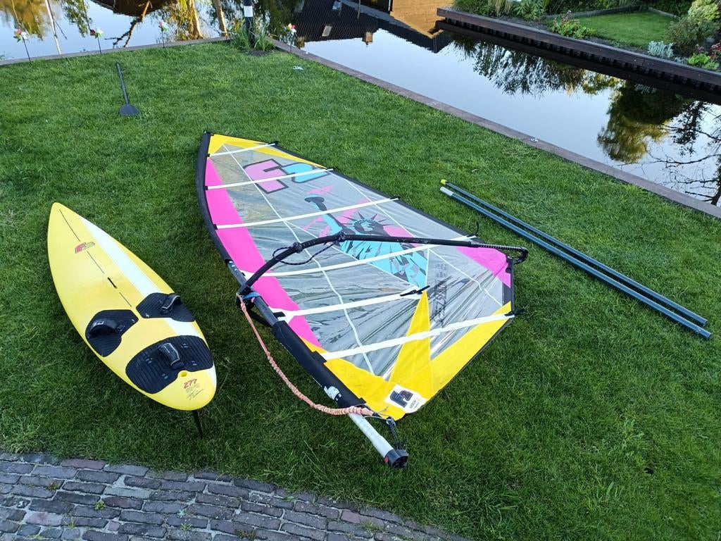 Windsurf Set: Plank, Zeil, Mast, Giek, Watersport en Boten, Windsurfen, Gebruikt, Complete set, 250 tot 300 cm, Met vin(nen), Ophalen