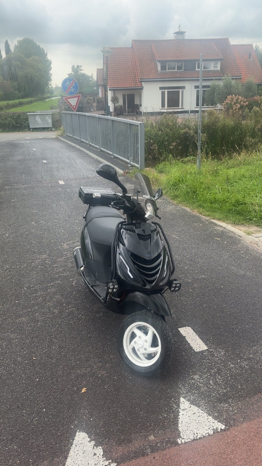 Piaggio Zip Scooter - Zwart, Goed Onderhouden, Ophalen, Gebruikt, Maximaal 45 km/u, Zip