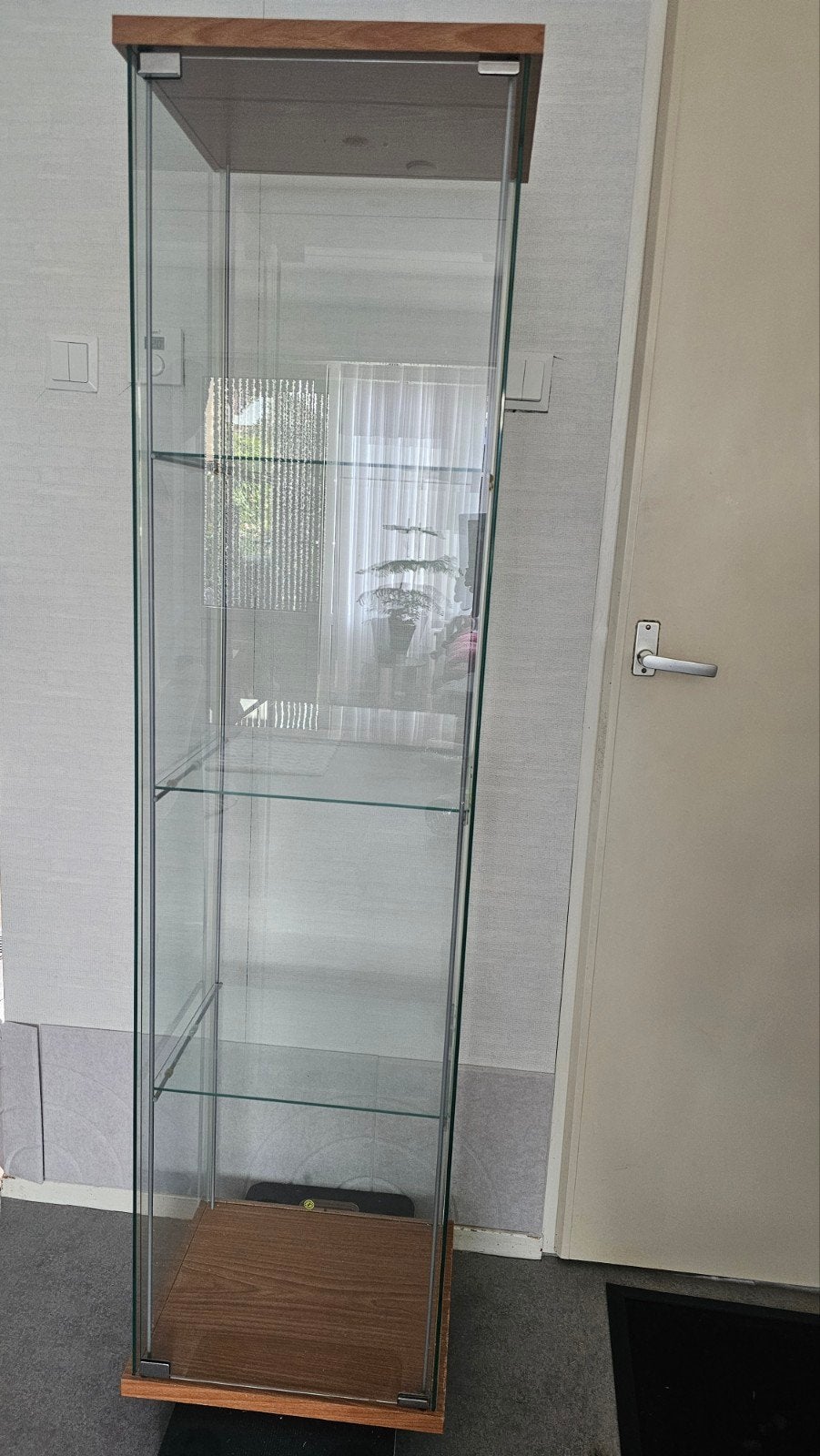 Glazen vitrinekast met 3 glazen legplanken - 160 cm hoog, Met plank(en), Minder dan 50 cm, Gebruikt, Ophalen of Verzenden