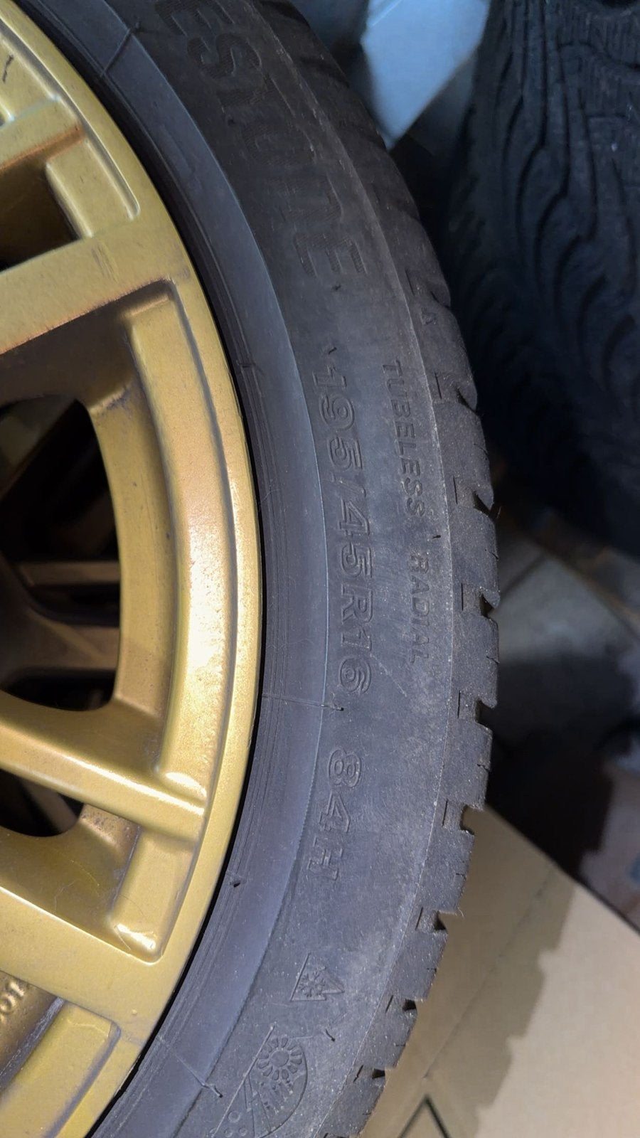 Gouden Velgen met Winterbanden 195/45R16, Auto-onderdelen, Banden en Velgen, Ophalen, Gebruikt, 16 inch, Banden en Velgen