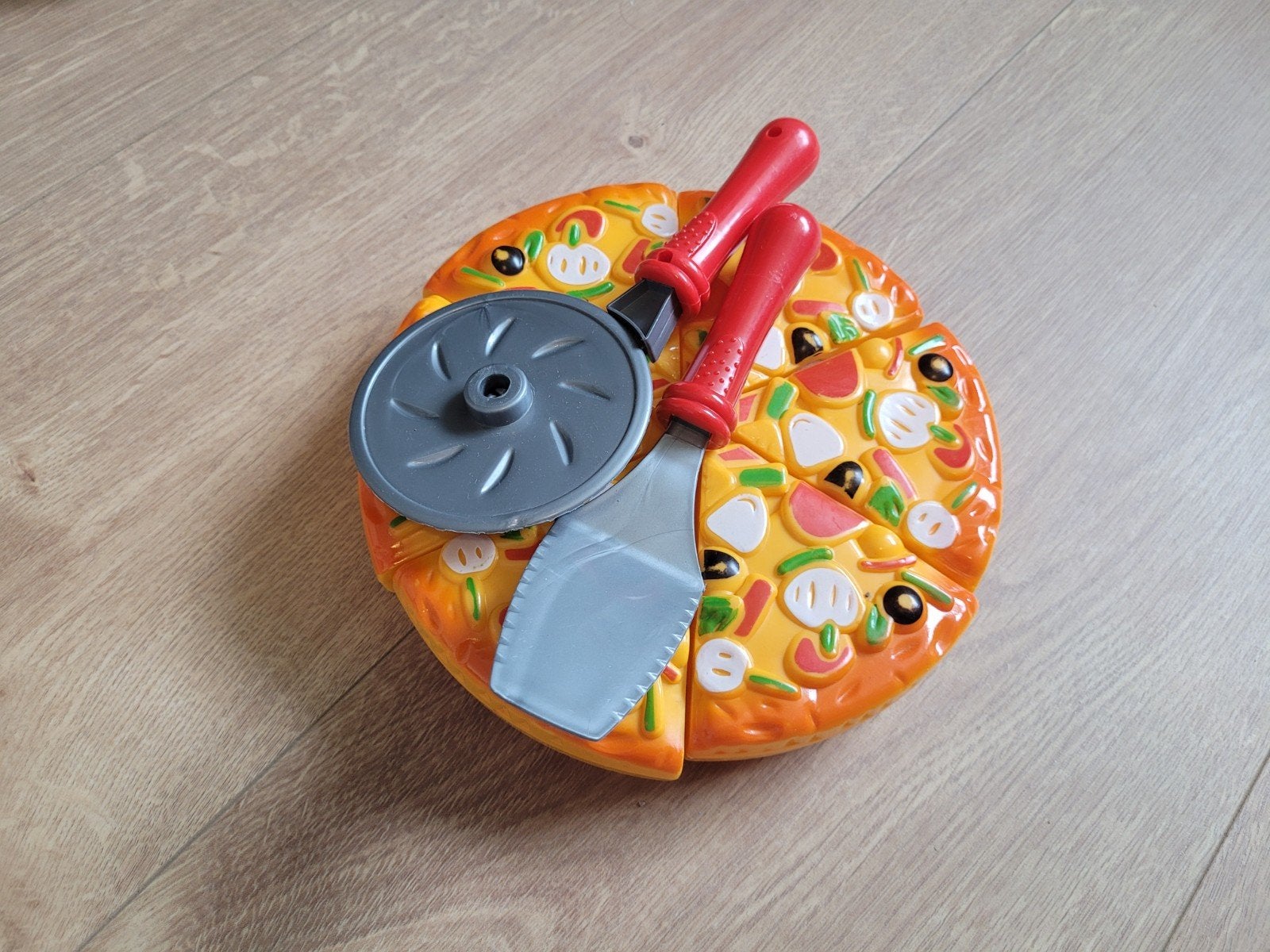 Speelgoed pizza met snijder en spatel, Ophalen of Verzenden, Gebruikt, Jongen of Meisje