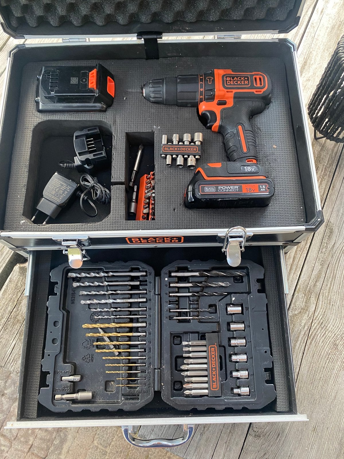 Black+Decker accu boormachine inclusief 2 accu’s, Ophalen, Gebruikt, Boormachine