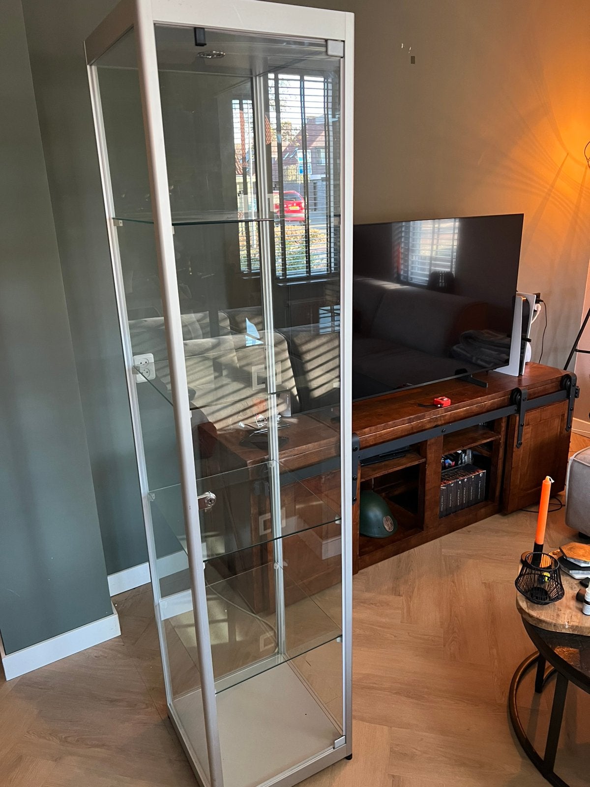 Vitrinekast 180 cm hoog, Met plank(en), Minder dan 50 cm, Ophalen of Verzenden, Zo goed als nieuw