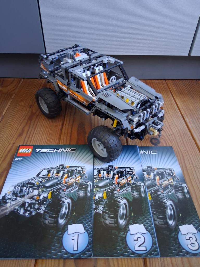Lego technic Terreinwagen 8297 complete set met boekjes, Kinderen en Baby's, Speelgoed | Duplo en Lego, Ophalen of Verzenden, Zo goed als nieuw
