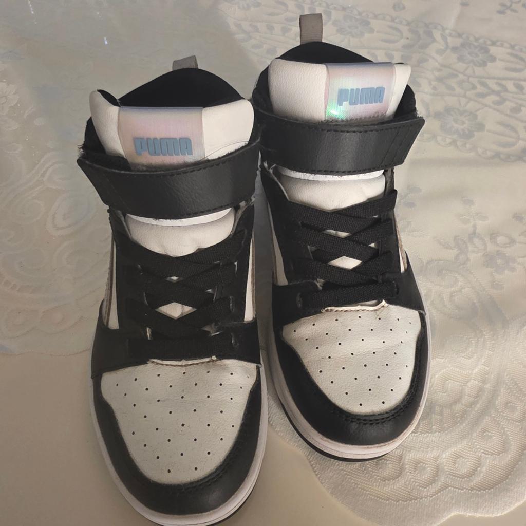 Puma sneakers maat 32 zwart/wit voor jongens of meisjes, Kinderen en Baby's, Kinderkleding | Schoenen en Sokken, Gebruikt, Puma