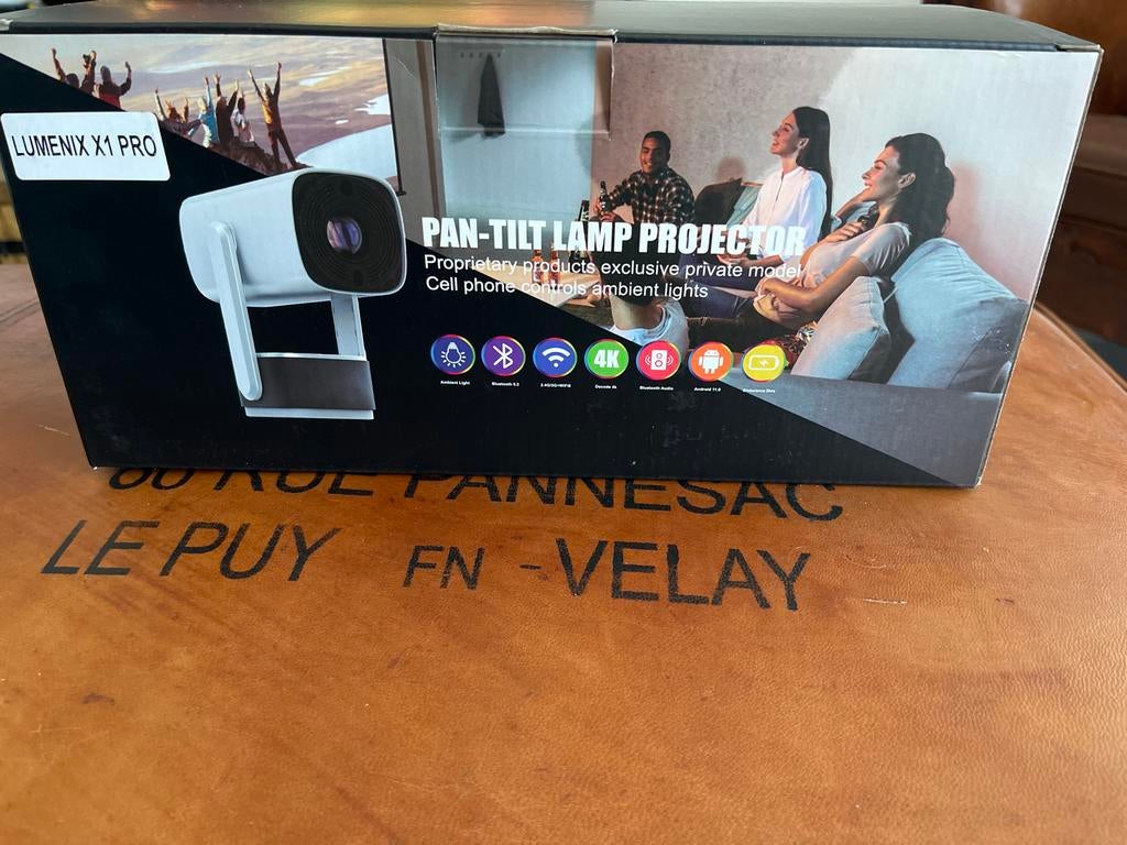Lumenix X1 Pro Pan-Tilt Lamp Projector 4K Android, Audio, Tv en Foto, Beamers, Ophalen of Verzenden, Zo goed als nieuw, LED, Ultra HD (4K)