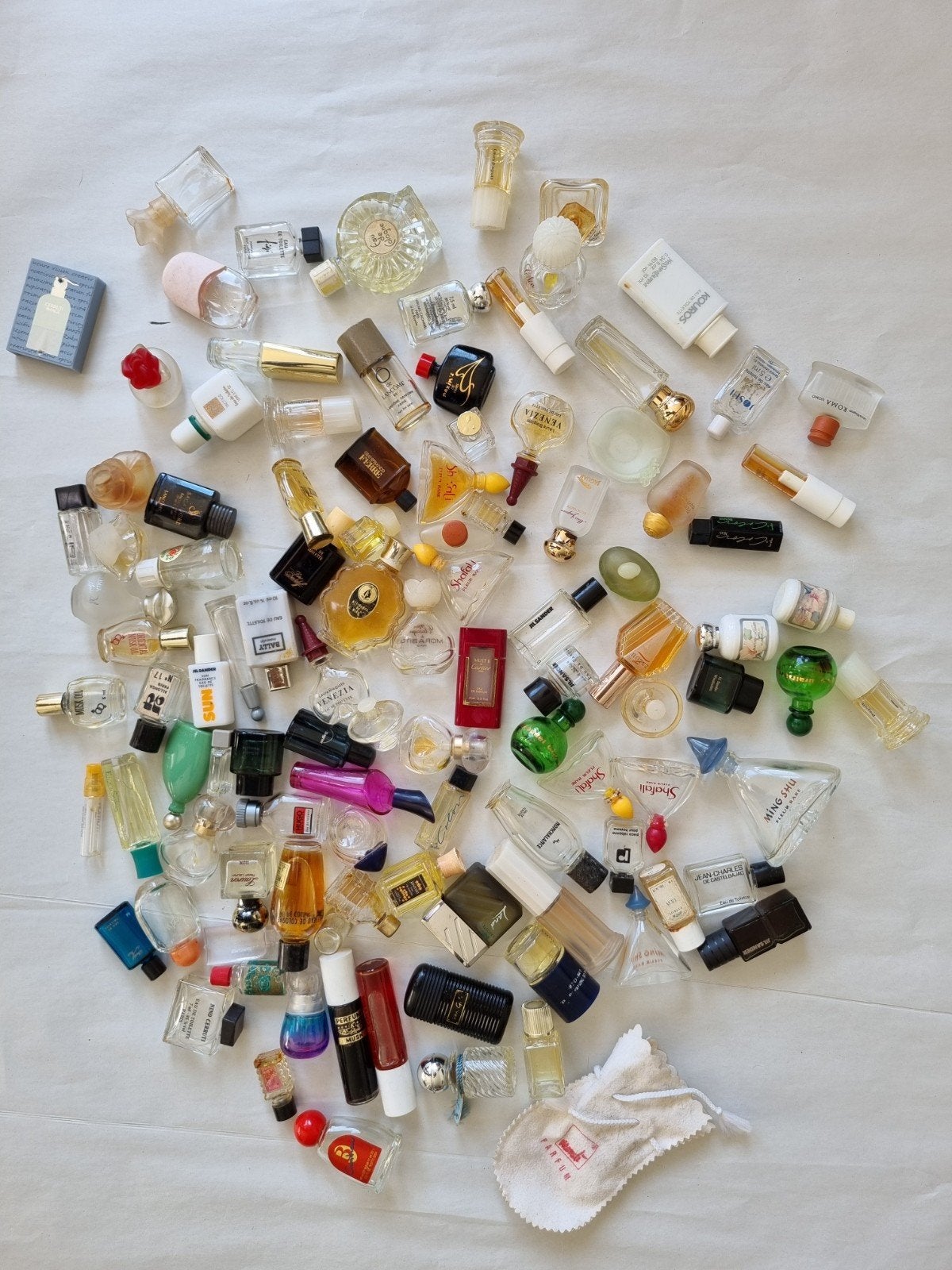 Grote collectie miniatuur parfumflesjes, Ophalen of Verzenden, Gebruikt