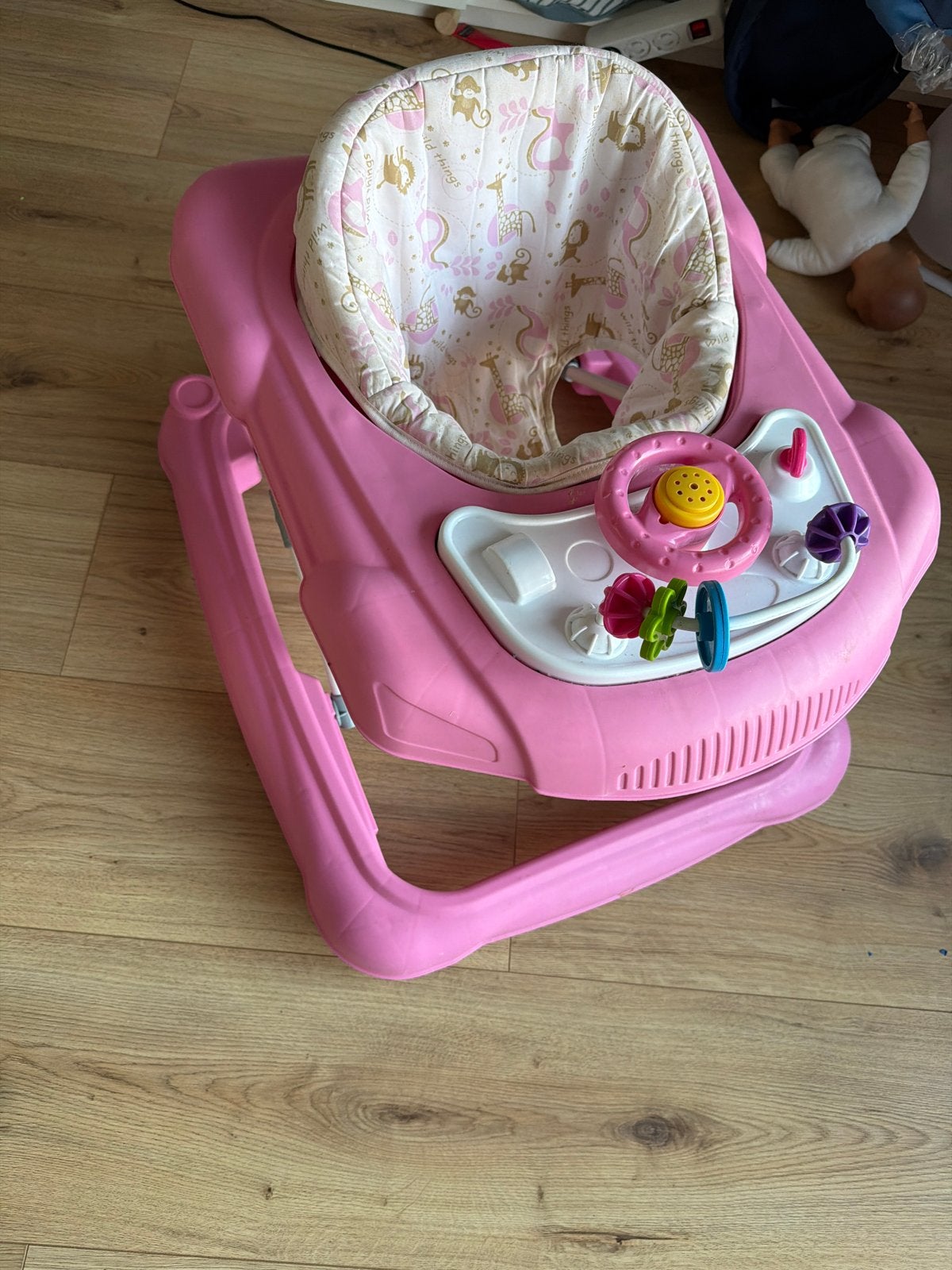 Roze baby loopstoel met speelblad, Ophalen, Gebruikt