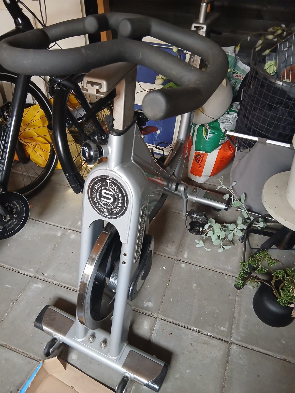 Spinningfiets Tomahawk Serie S -  DEZE WEEK AFHALEN, Sport en Fitness, Fitnessapparatuur, Gebruikt, Spinningfiets, Benen, Metaal