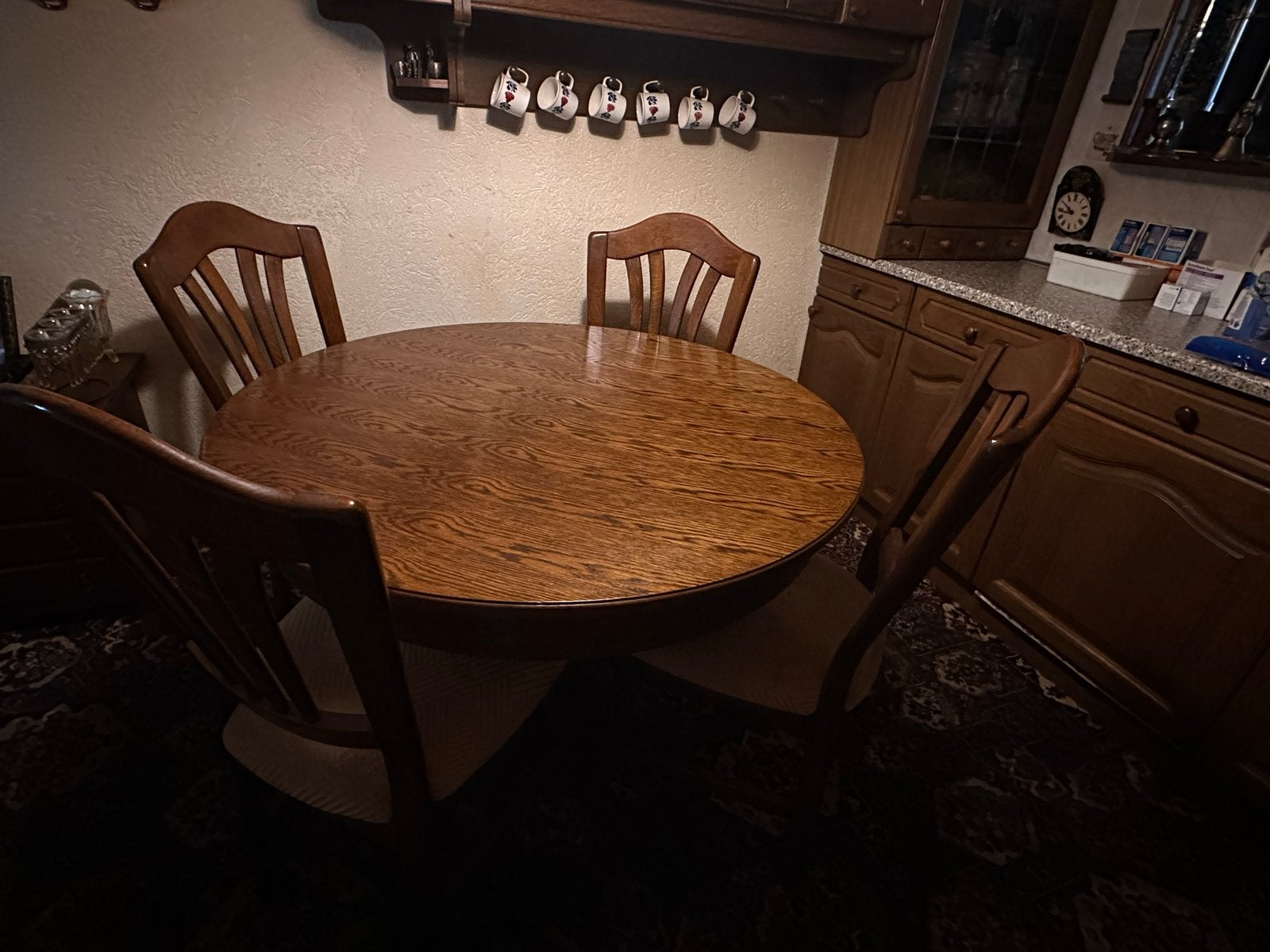 Ronde eettafel met 4 stoelen - Eikenhout, Huis en Inrichting, Tafels | Eettafels, Ophalen, Gebruikt, 100 tot 150 cm, Vier personen