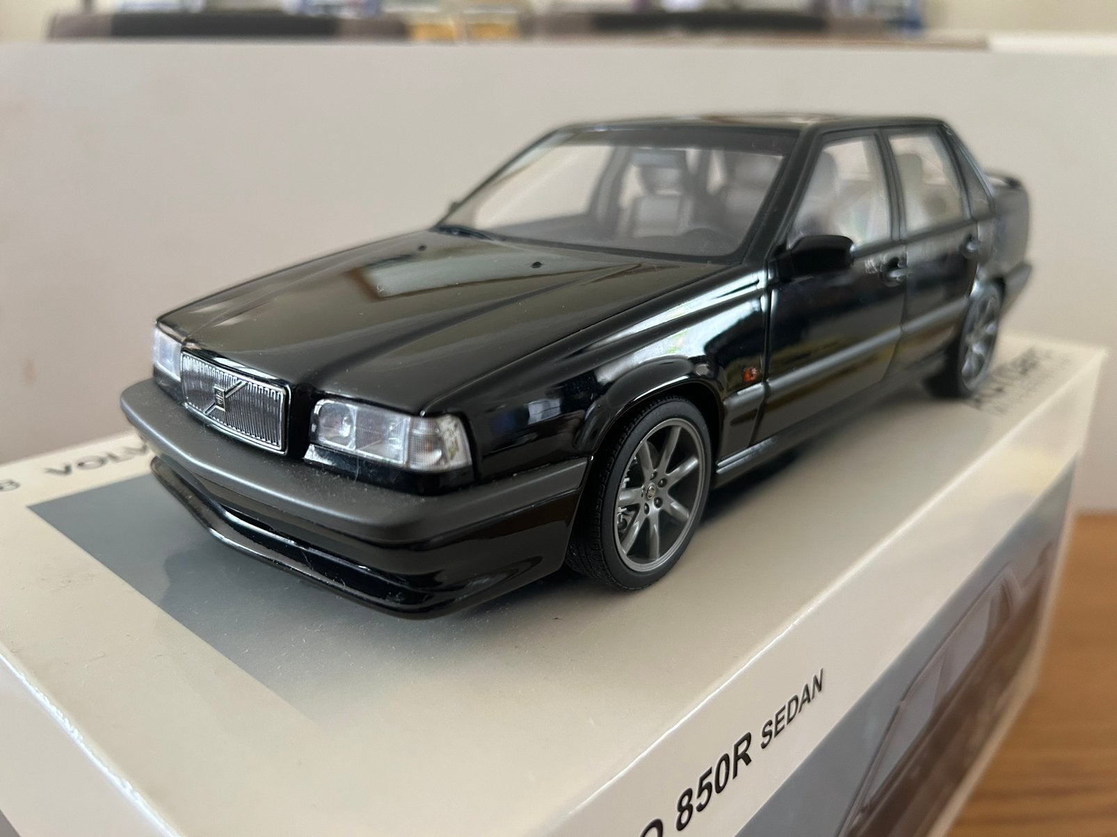 Volvo 850R Sedan zwart AUTOart 1:18., Ophalen of Verzenden, Zo goed als nieuw, Auto, Autoart