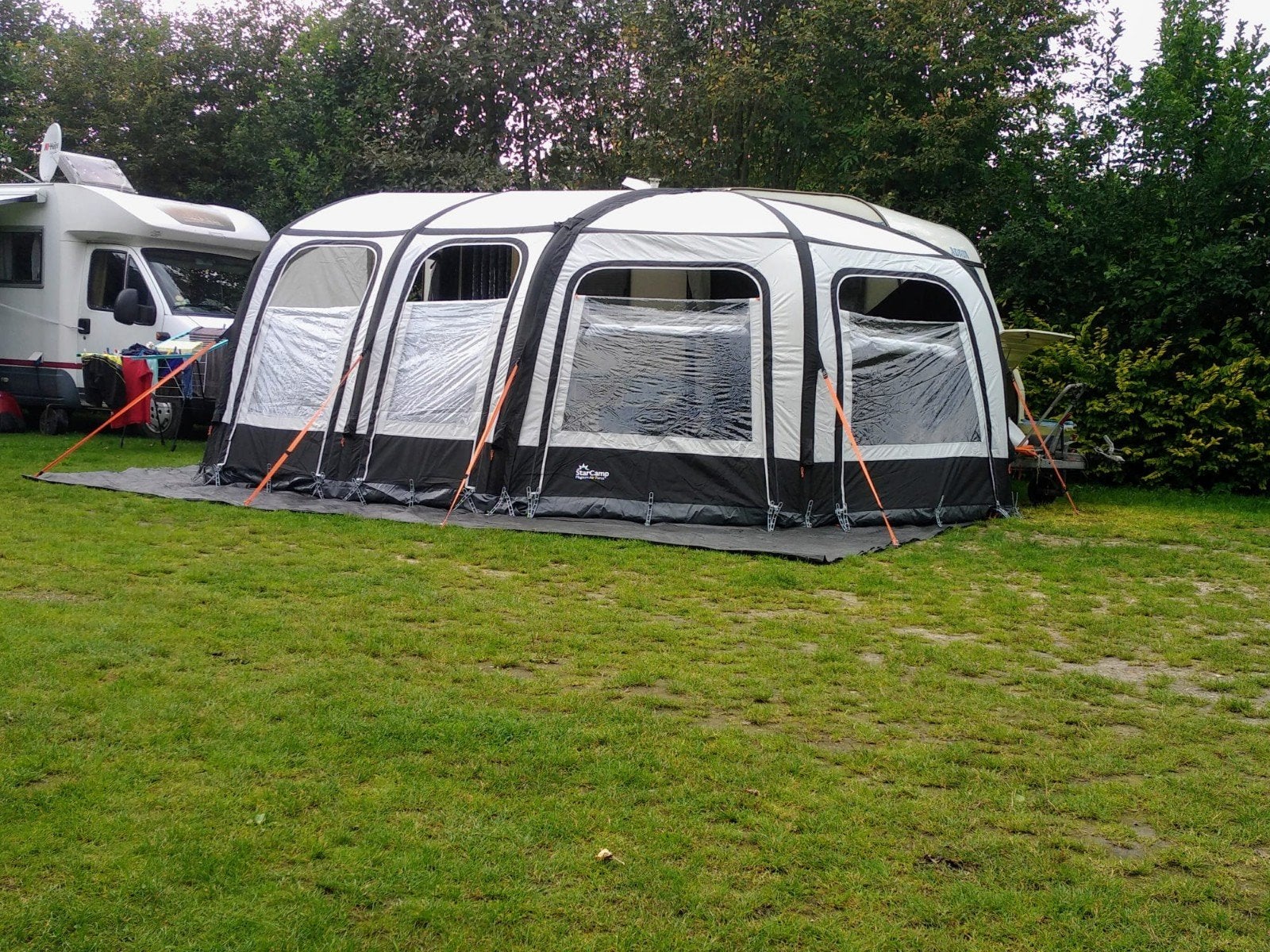 Opblaasbare voortent met uitbouw rechts, Caravans en Kamperen, Voortenten en Luifels, Ophalen