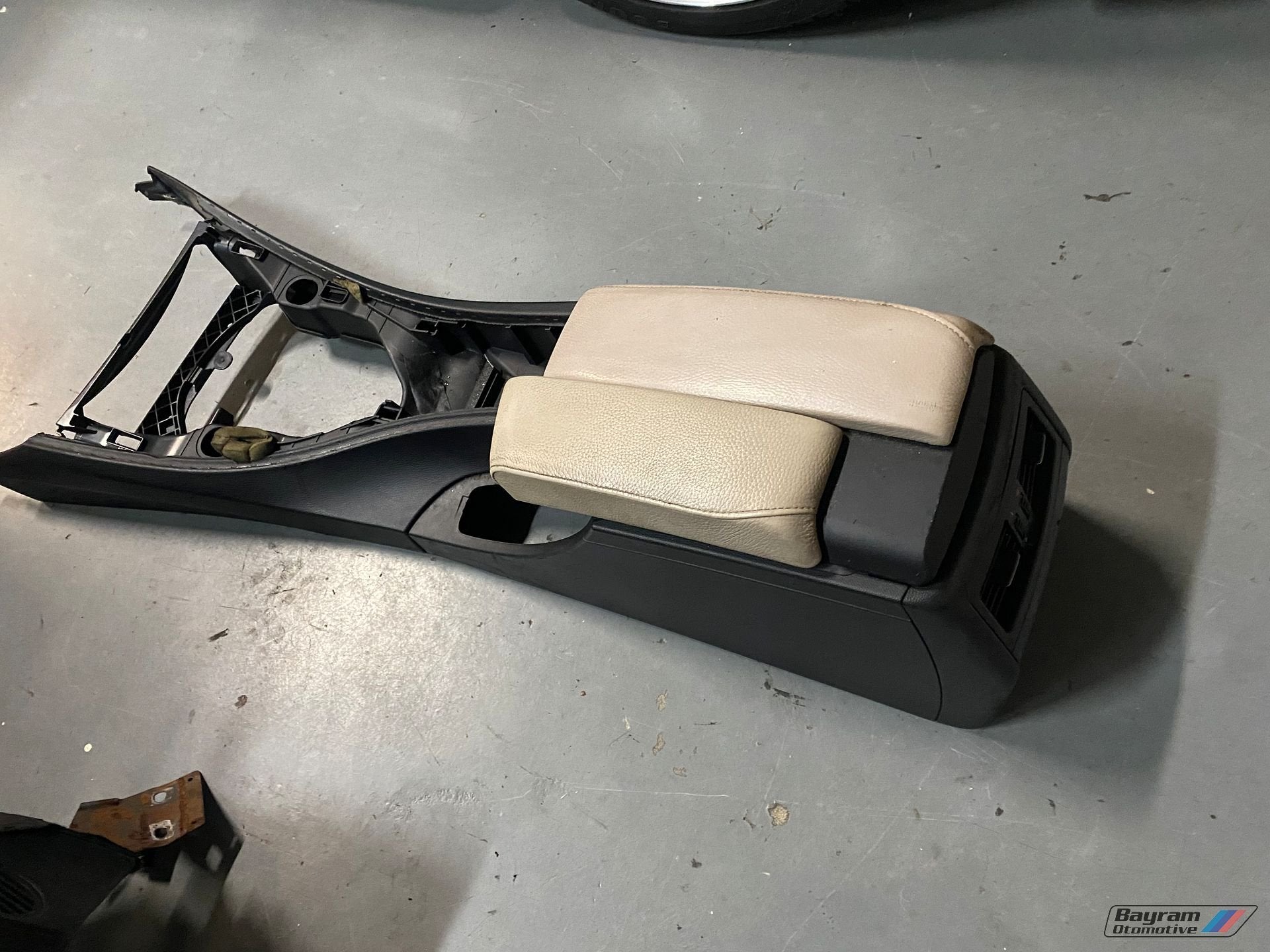 Bmw E90 armsteun beige creme middenconsole E91 3-serie, Auto-onderdelen, Interieur en Bekleding, BMW, Gebruikt, Ophalen