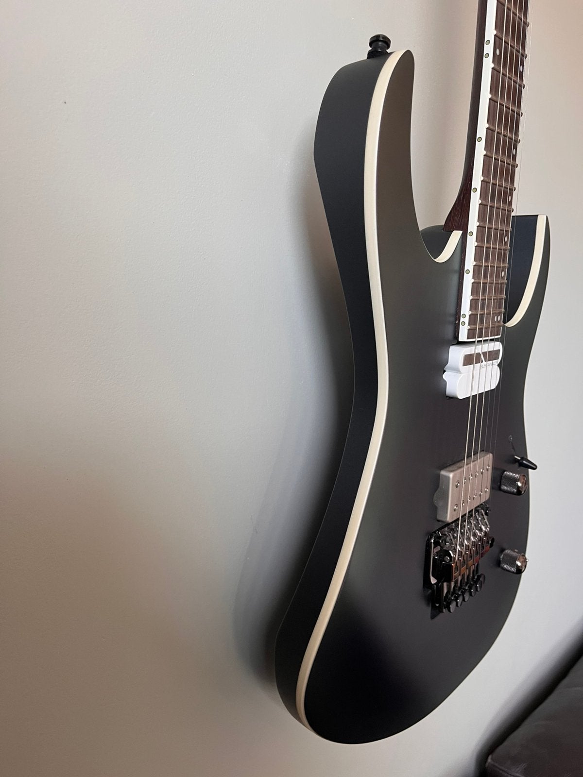 Foto 6 van Ibanez RG60ALS Axion Label – Black Aurora Burst Matte