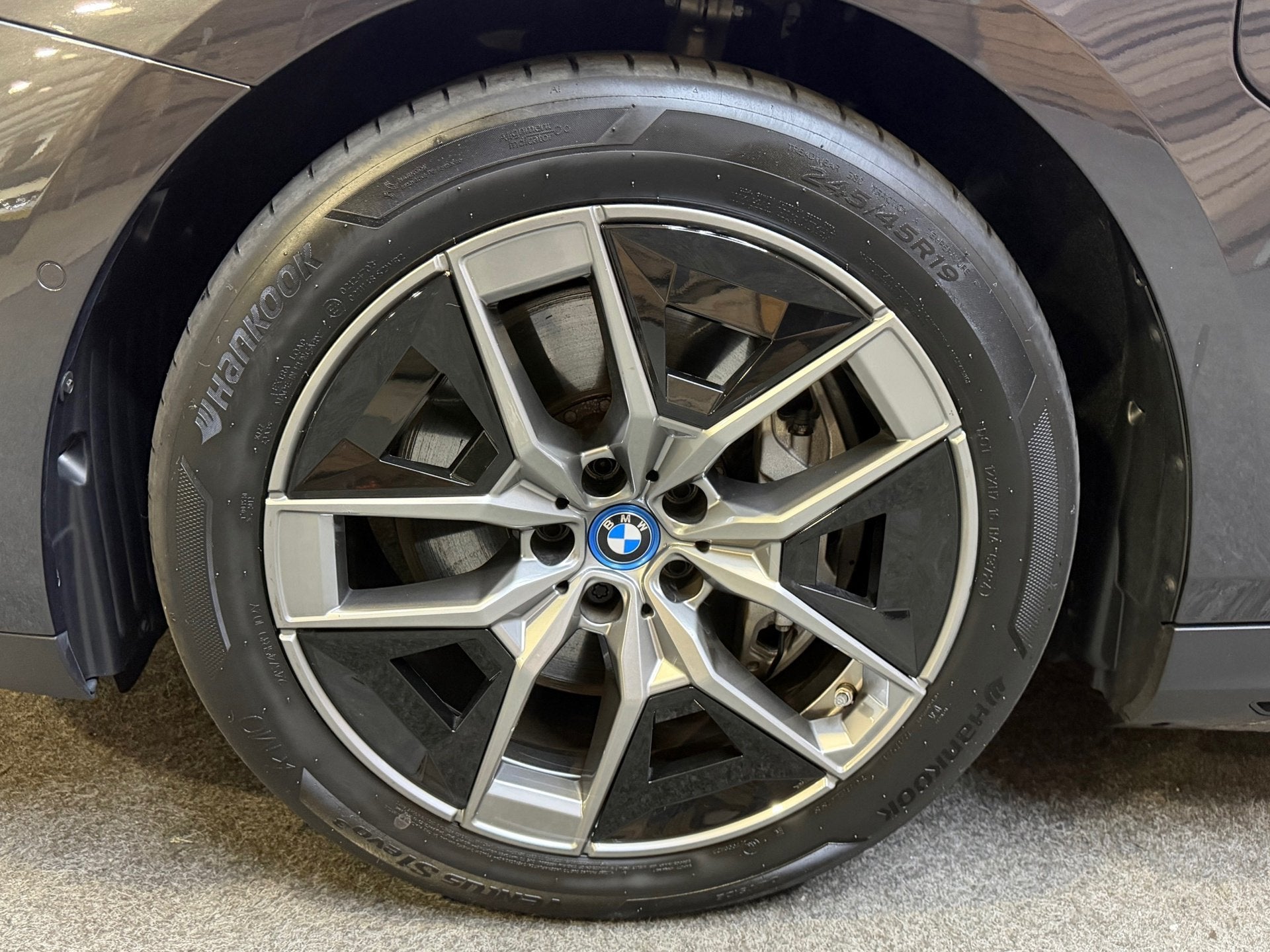 BMW 5-serie 550e xDrive Leder Clima LED Camera Carplay 19"LM, Auto's, Automaat, Dealer onderhouden, Gebruikt, Bedrijf
