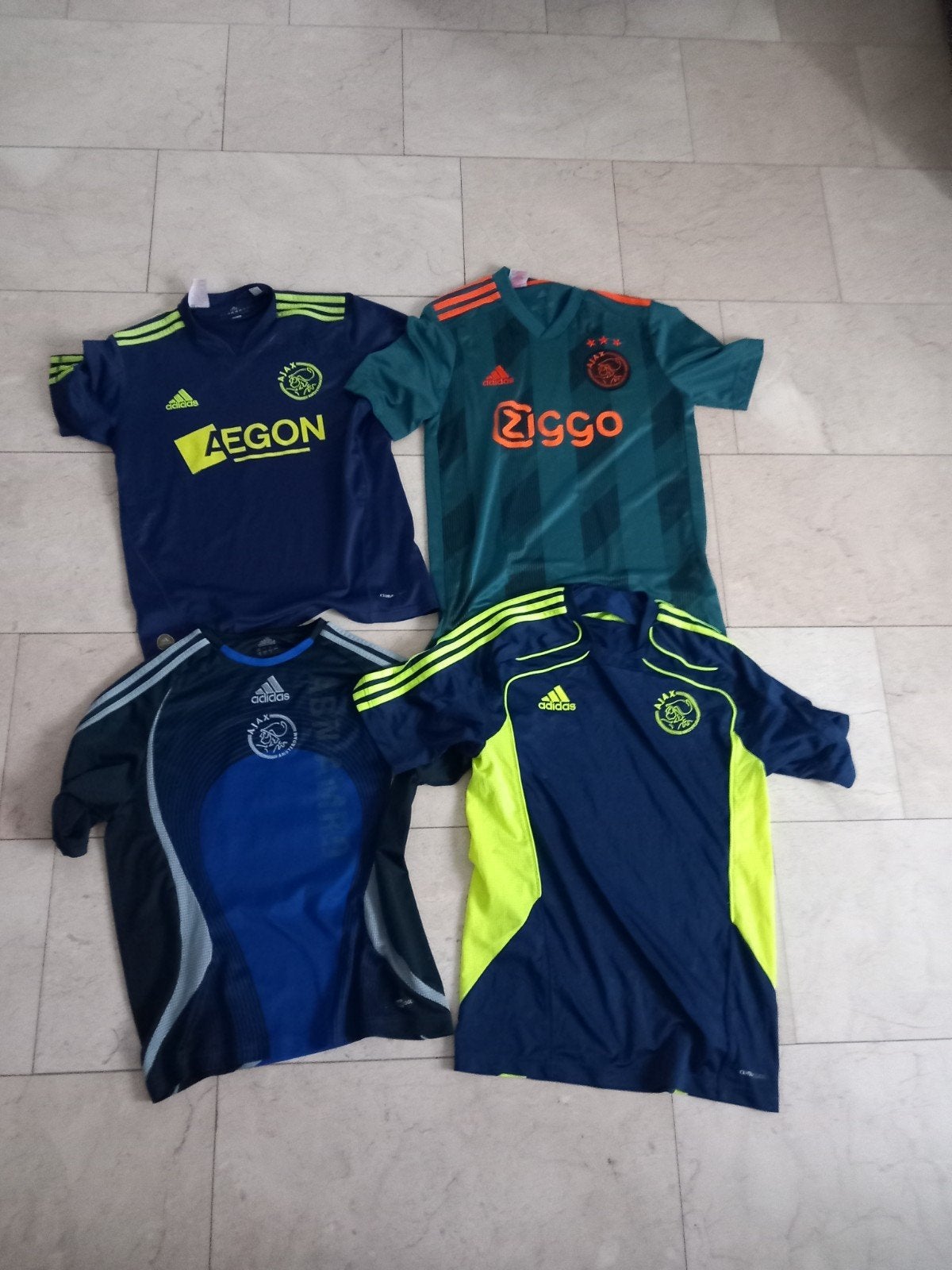 4 originele fanshop ajax shirts, kindermaten, Ophalen of Verzenden, Zo goed als nieuw, Ajax, Shirt