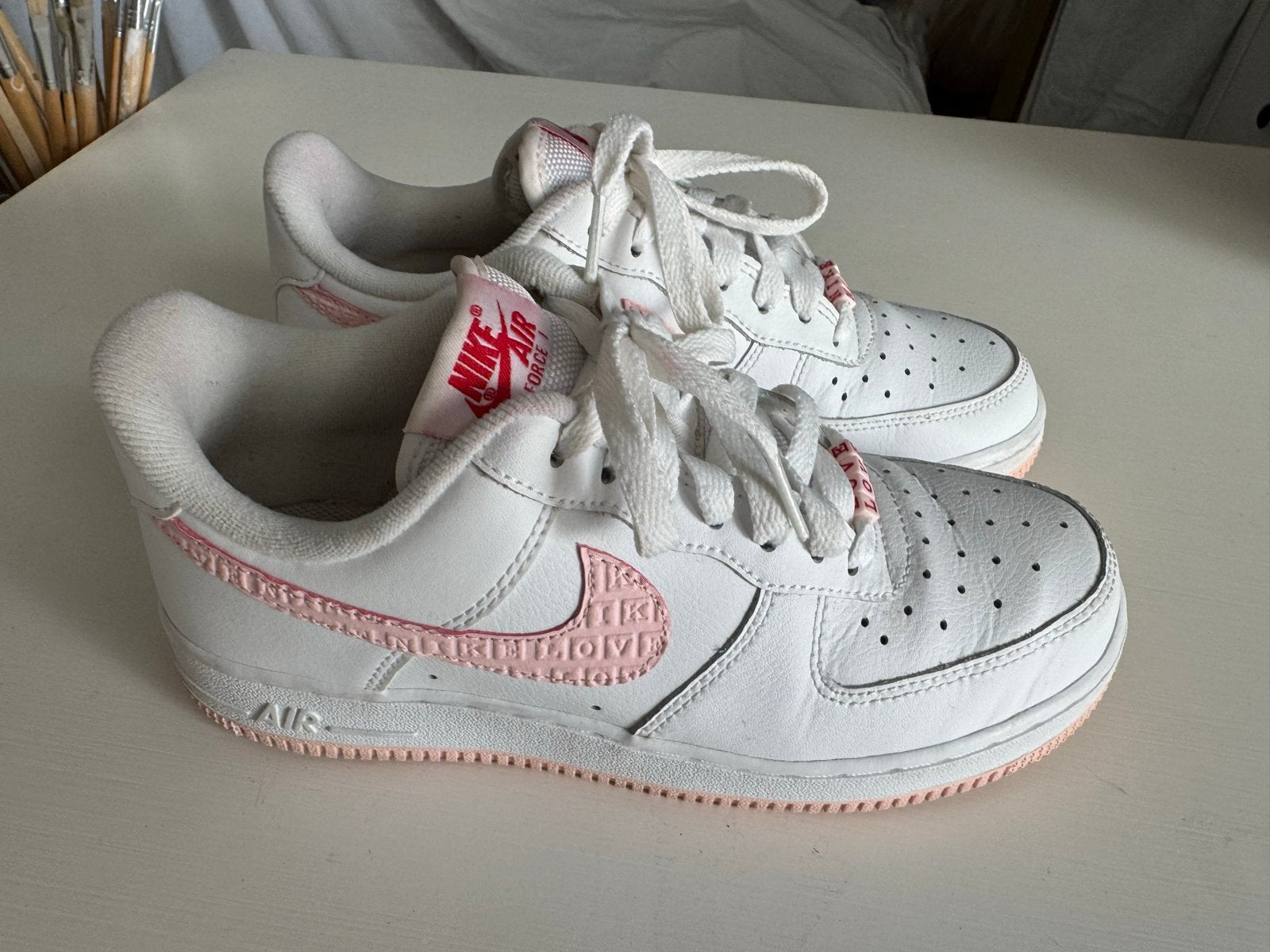 Nike Air Force 1 Valentine's Day - Lichtroze/Wit - Maat 38, Ophalen of Verzenden, Zo goed als nieuw, Roze, Sneakers of Gympen
