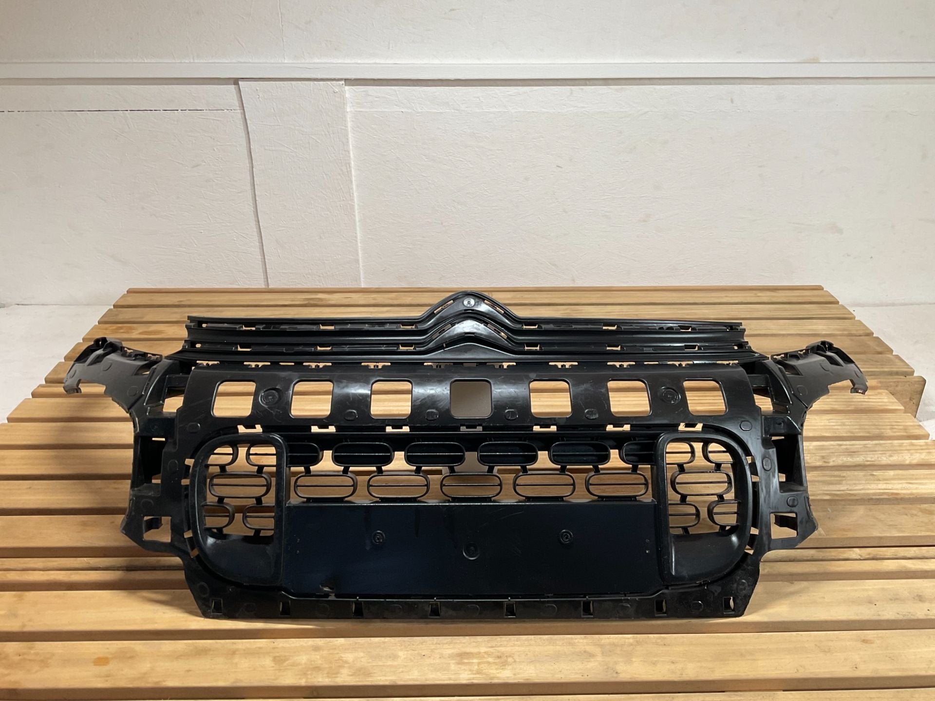 Bumper Grill Citroen C3 Aircross 2017 16231818X grill CI-029, Auto-onderdelen, Gebruikt, Citroën, Stellantis N.V., Ophalen of Verzenden