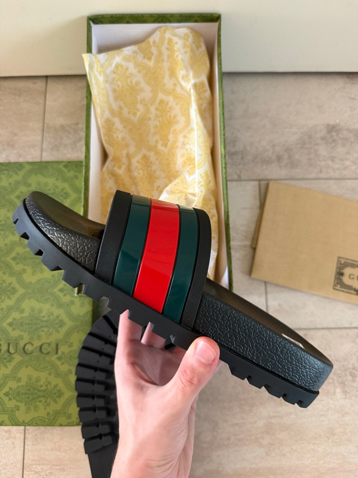 Gucci Slippers, Ophalen of Verzenden, Nieuw, Zwart, Slippers