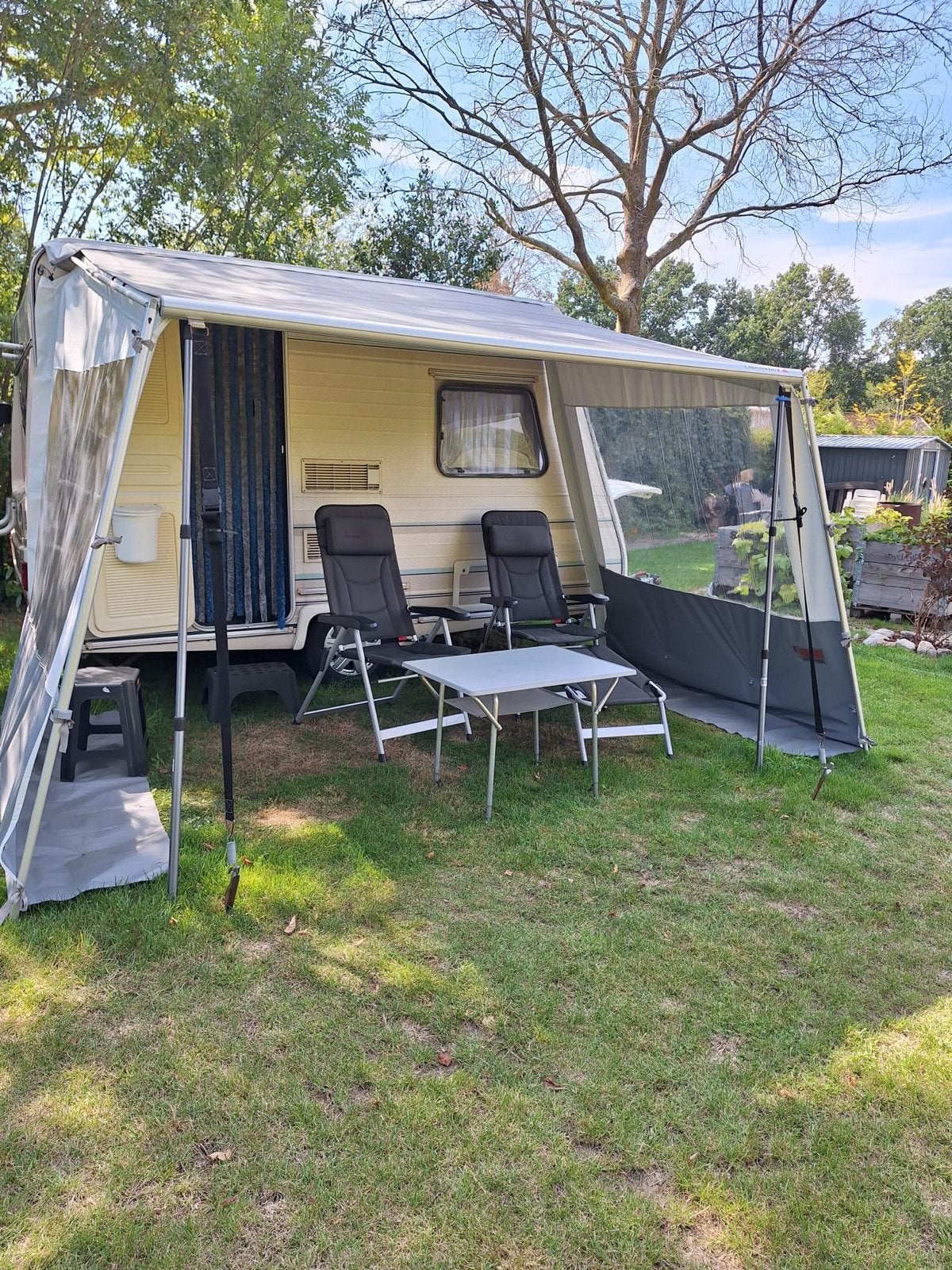 Caravelair Bamba Luxe Caravanm toilet en  met Fiamma luifel, Rondzit, Omvormbare zithoek, 750 - 1000 kg, Particulier