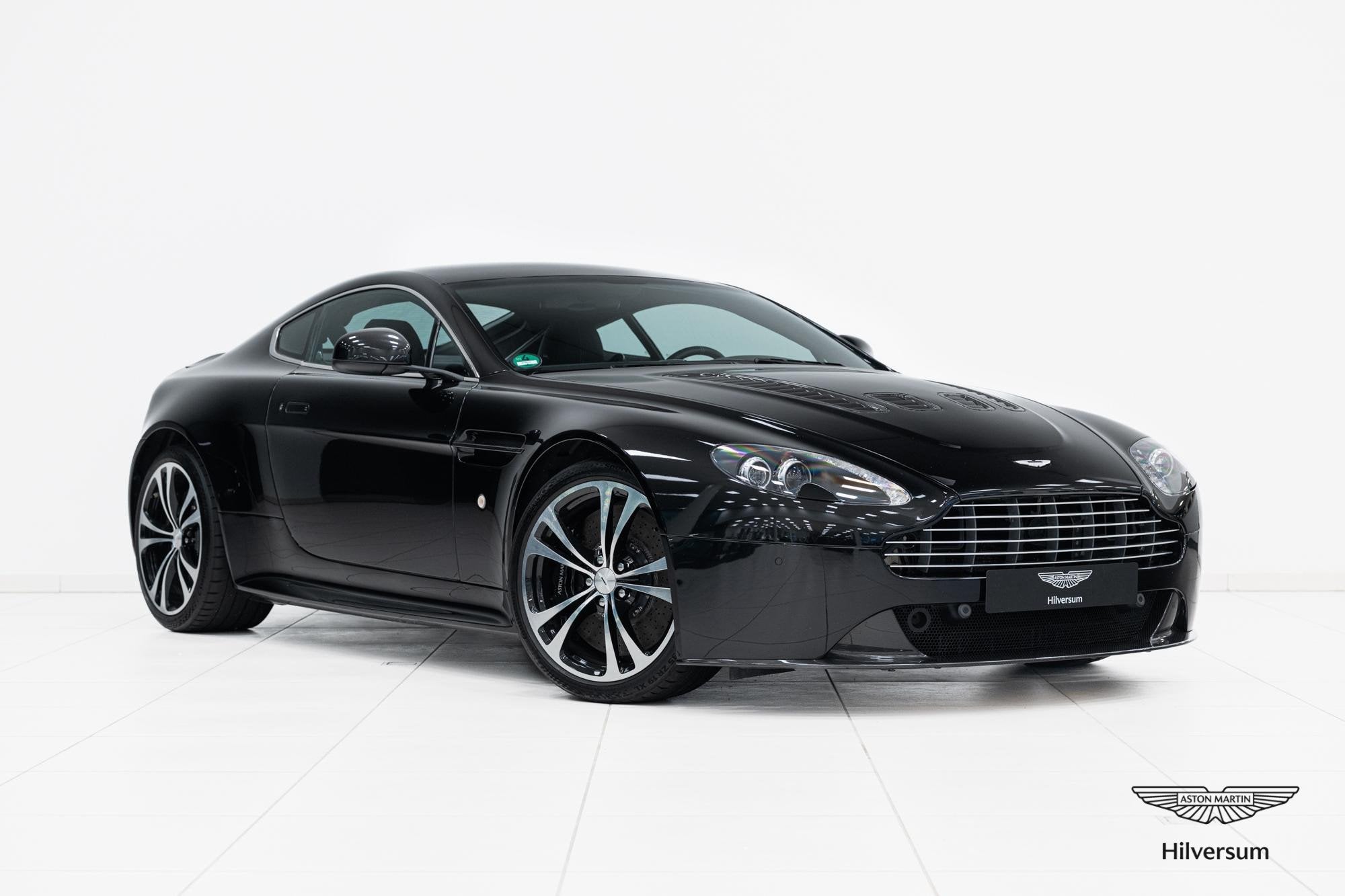 Aston Martin V12 Vantage | Manual | Carbon Black Edition | I, Auto's, Aston Martin, Euro 5, Achterwielaandrijving, Gebruikt, 12 cilinders
