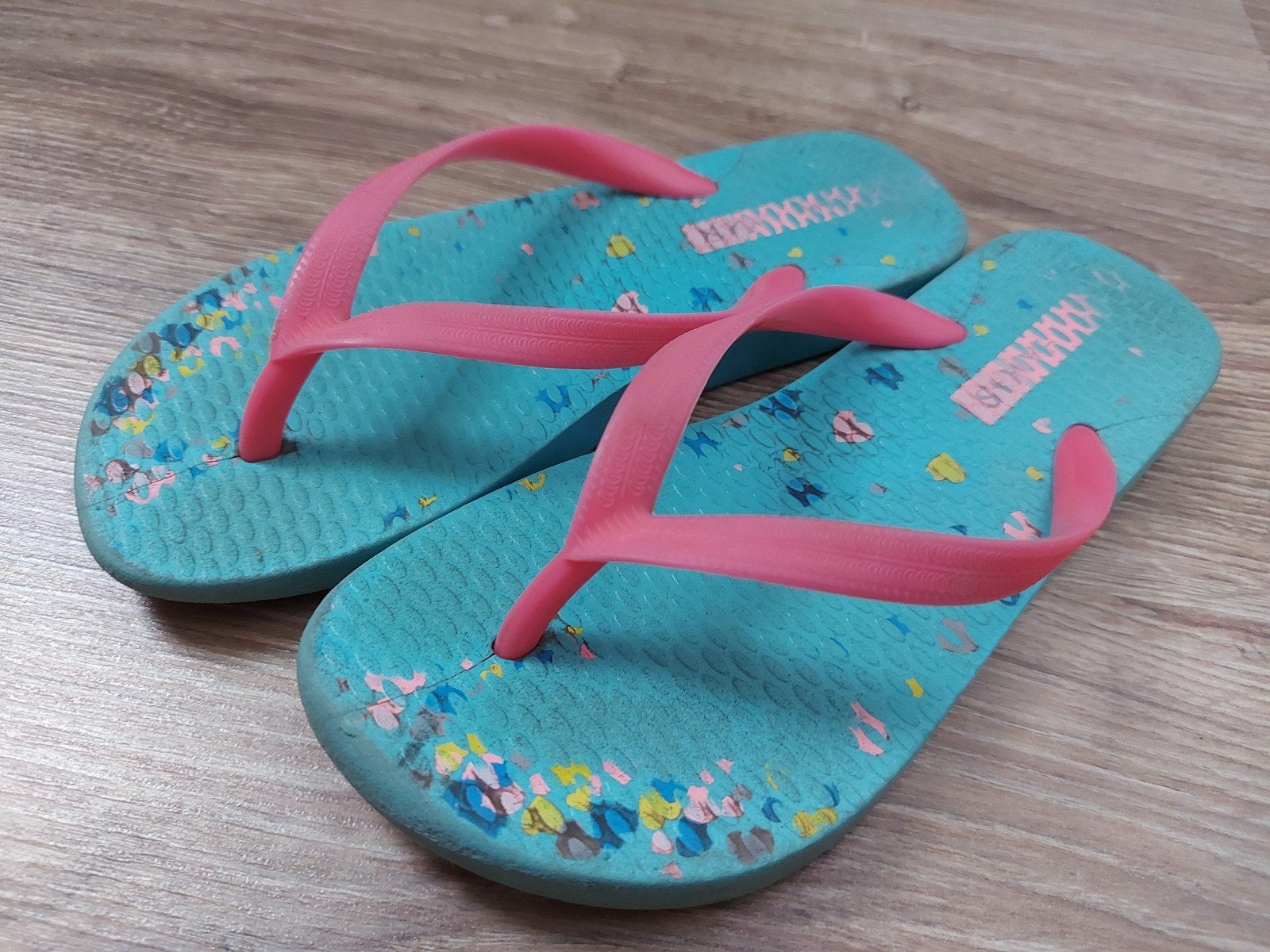 Leuke slippers in turquoise en roze, maat 29, Kleding | Dames, Schoenen, Slippers, Blauw, Slippers, Ophalen of Verzenden