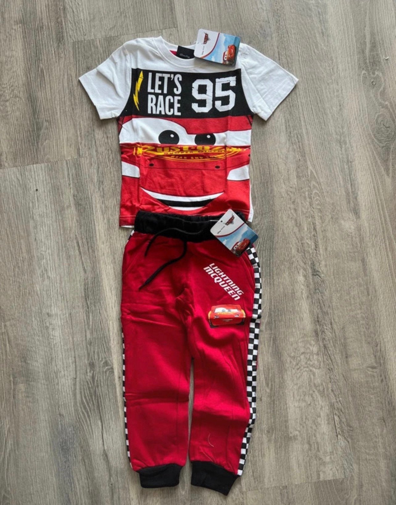 Disney Cars kleding set, Ophalen of Verzenden, Overige figuren, Nieuw, Kleding of Textiel