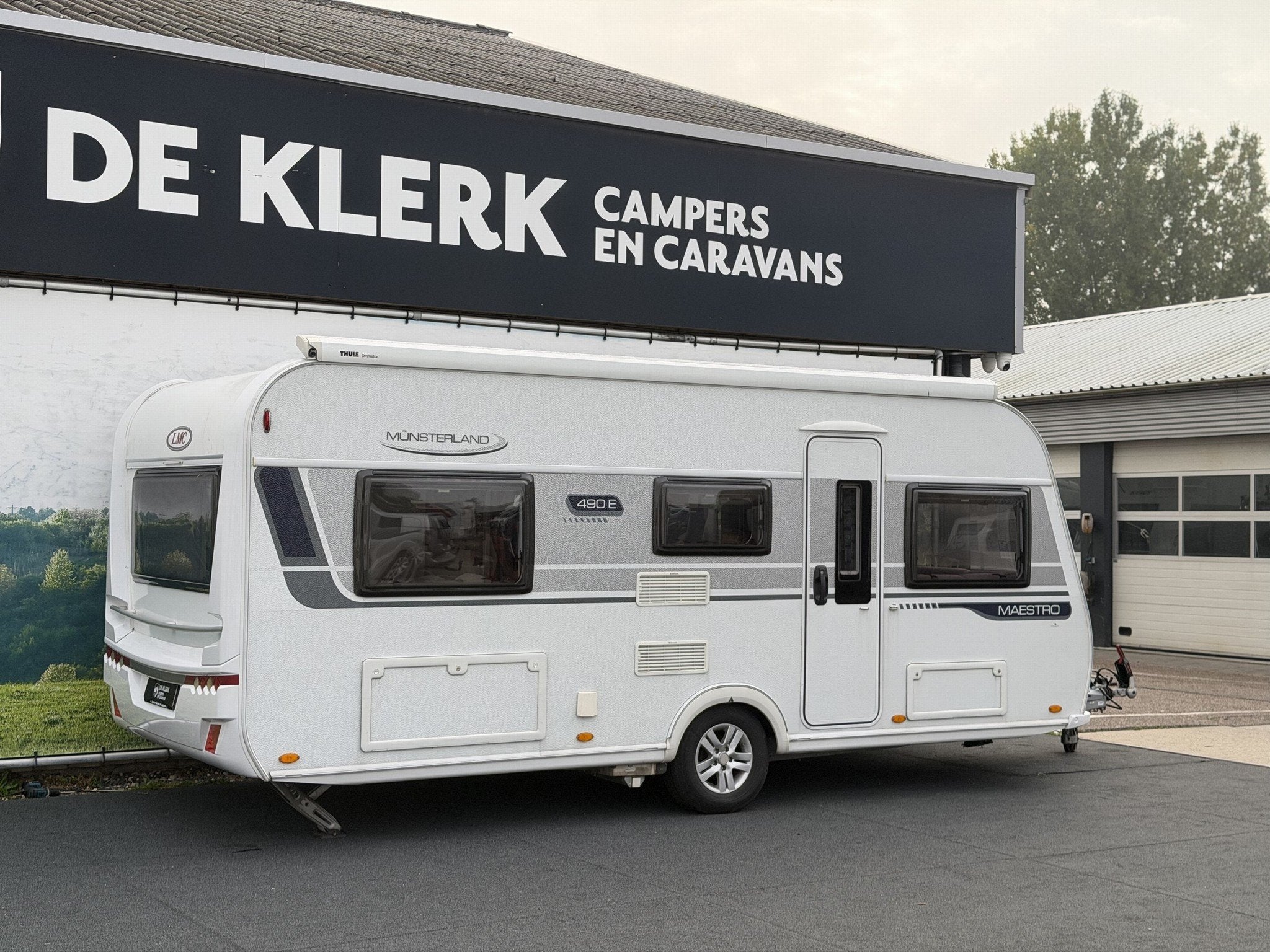 LMC Maestro 490 E (bj 2016), 7 tot 8 meter, Info@deklerkcaravans.nl, 1250 - 1500 kg, Haarlemmerstraat 1b
2182 HA  HILLEGOM
