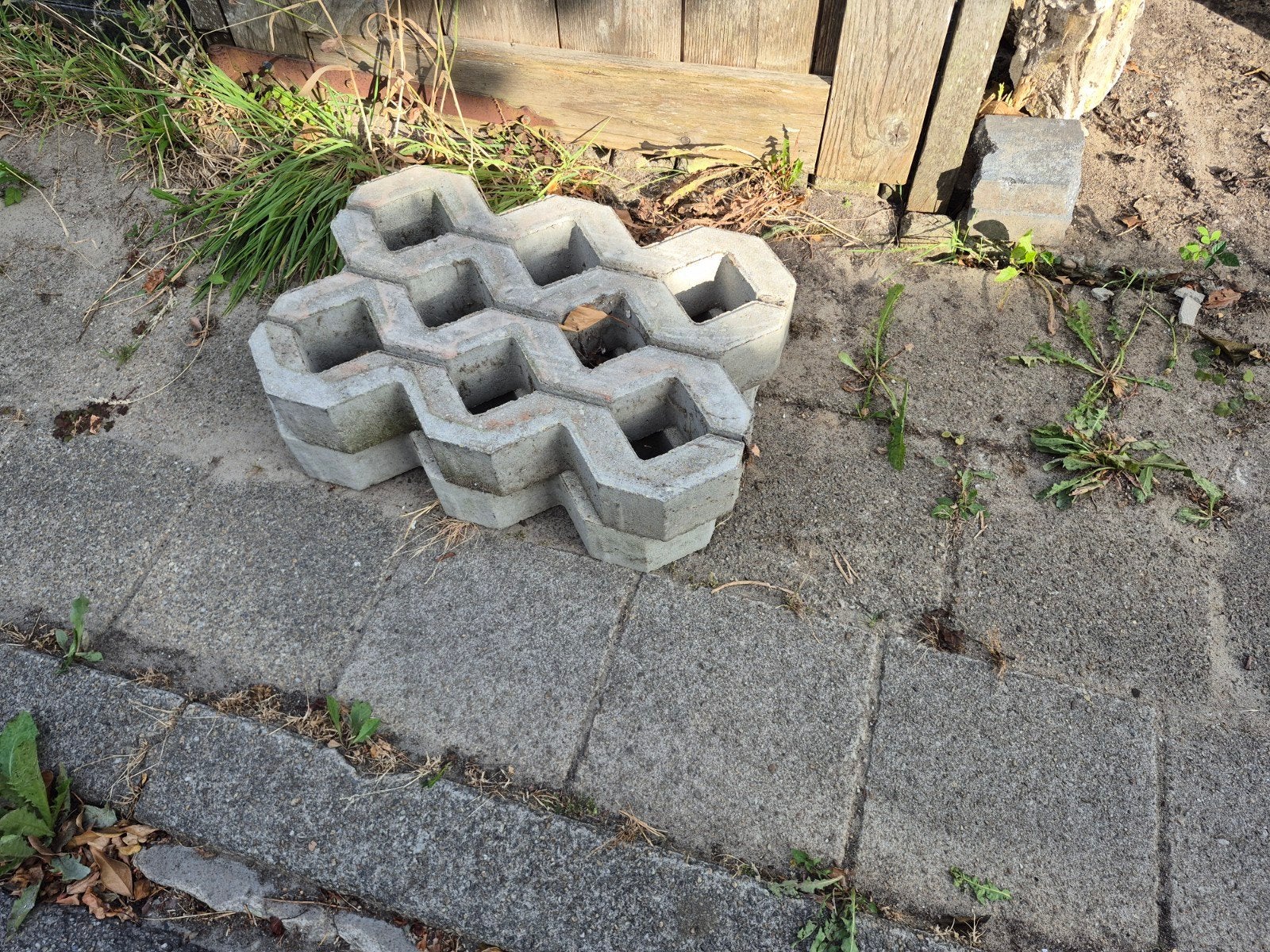 Betonnen grasdallen ( 2 stuks)., Ophalen, Gebruikt, Overige typen, Minder dan 5 m²