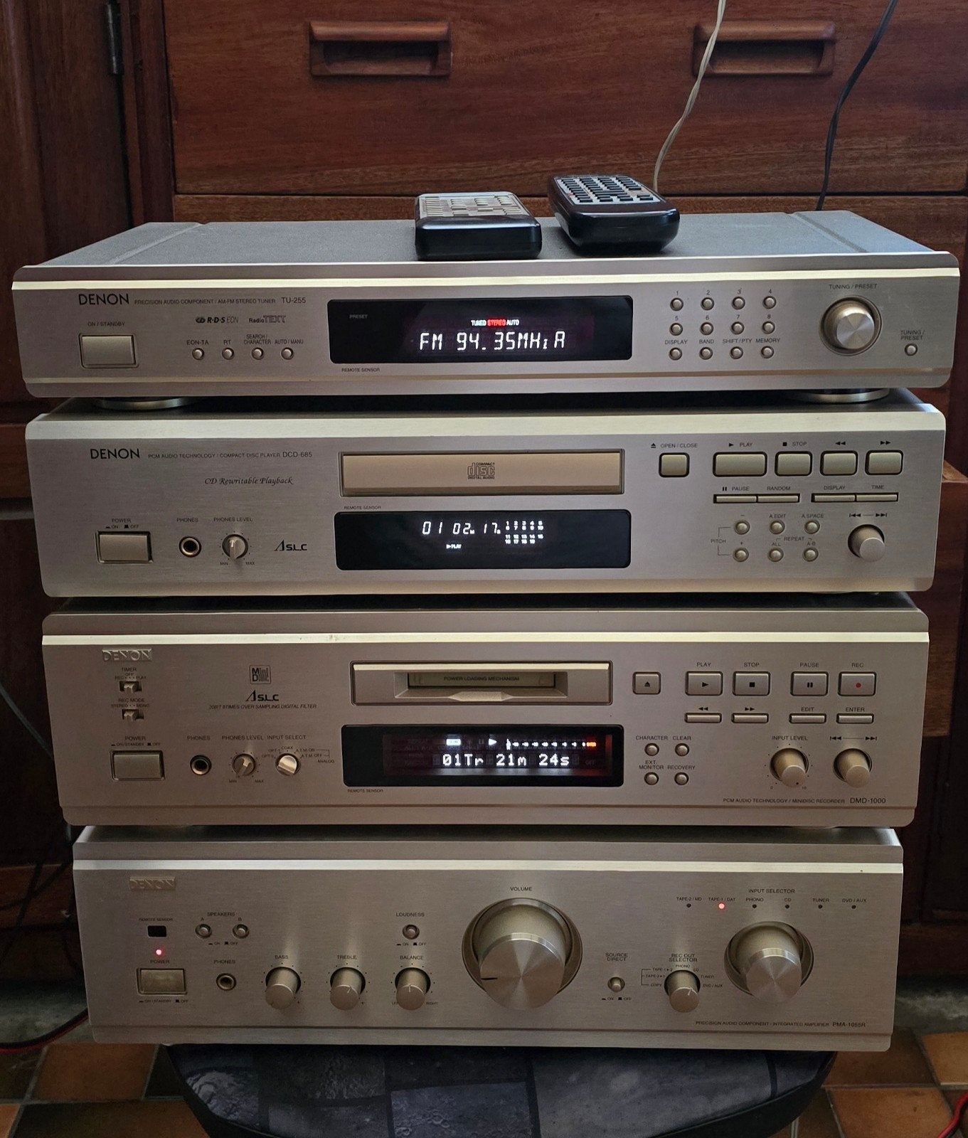 Denon DMD-1000 met afstandsbediening 
Denon DMD-1000, Ophalen