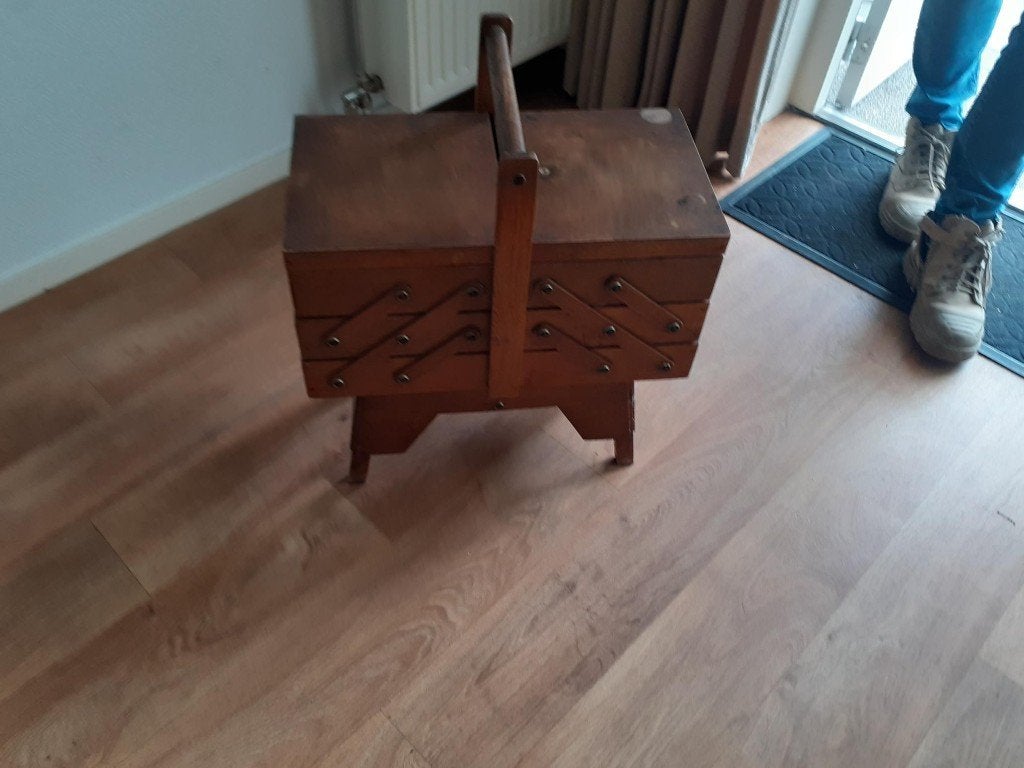Vintage houten naaidoos op pootjes, Hobby en Vrije tijd, Ophalen, Gebruikt, Overige typen