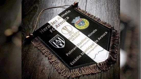 GEZOCHT: Europese sjaal Heracles - FC Arouca, Verzamelen, Ophalen of Verzenden, Zo goed als nieuw, Vaantje of Sjaal