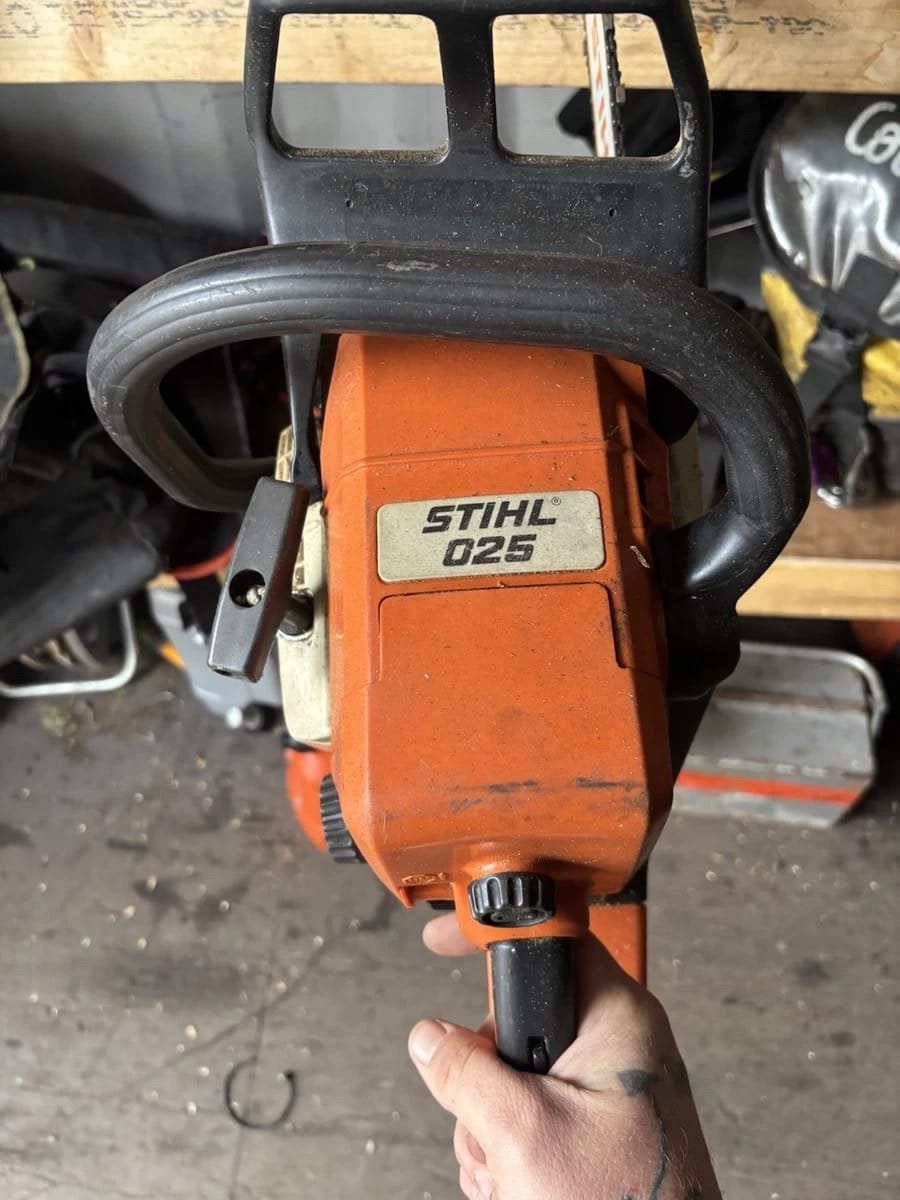 Stihl 025 Kettingzaag - Krachtige en Betrouwbare Zaag, Ophalen of Verzenden, Gebruikt, Boomzaag