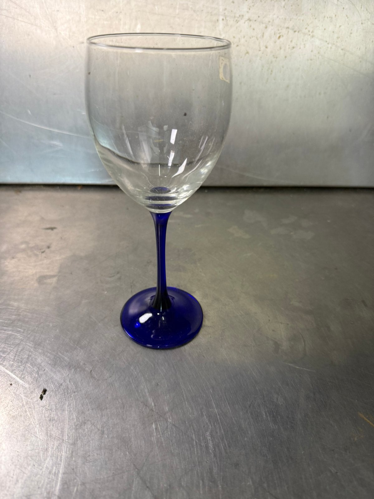 4 mooie luxe wijnglazen met blauwe voet nieuw in doos, Ophalen, Zo goed als nieuw, Overige typen
