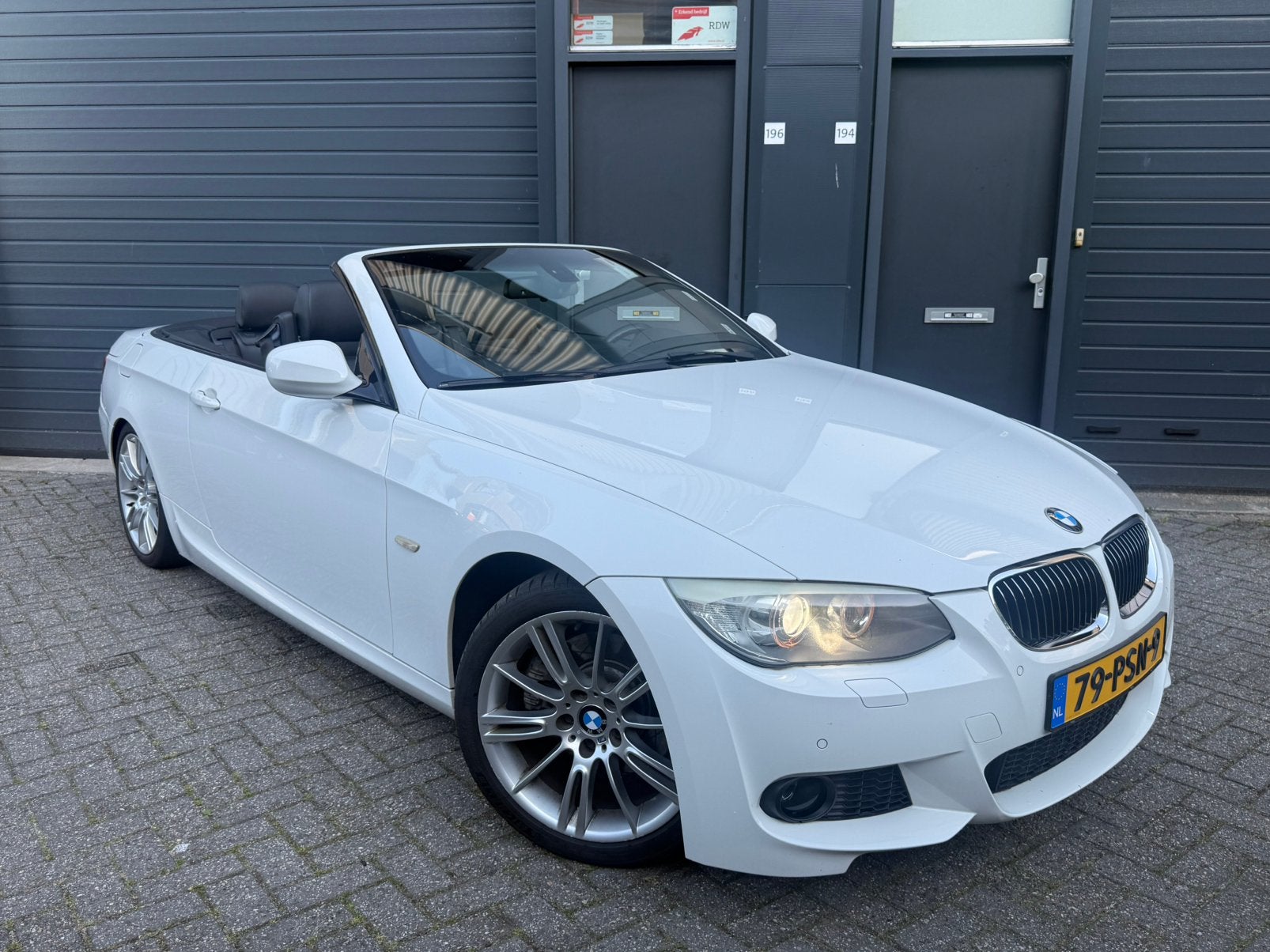BMW 325i 3.0 Cabrio AUT 2010 LCI M pakket High executive, 745 kg, Achterwielaandrijving, Zwart, Cabriolet
